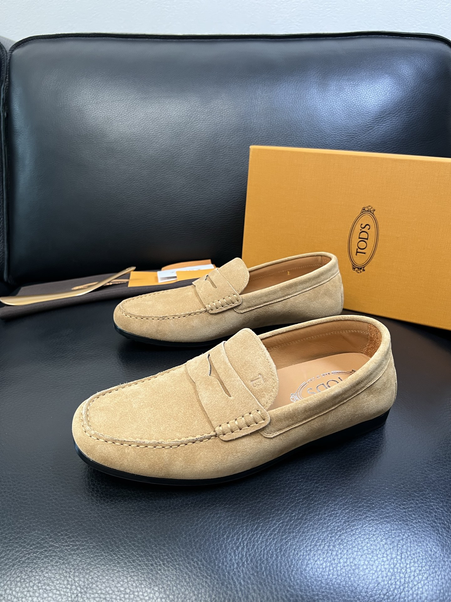 Tods 高品质 顶级代购 托德斯 专柜新款，原厂配置意大利进口牛皮面料，高品质复杂拼接工艺，经典的外观
