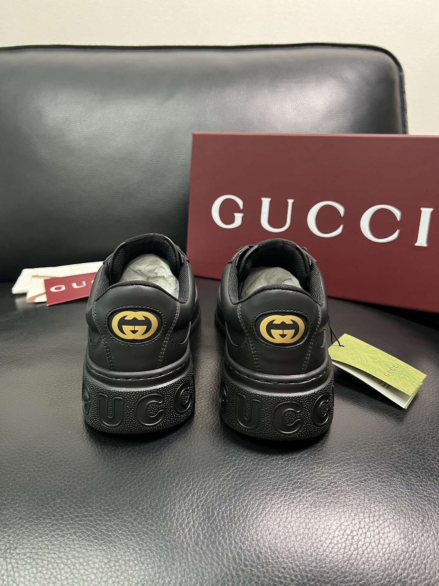 Gucci 高品质 顶级工艺品 古奇 专柜新款，原厂配置意大利进口牛皮 进口网里牛皮垫，透气舒适，鞋底：
