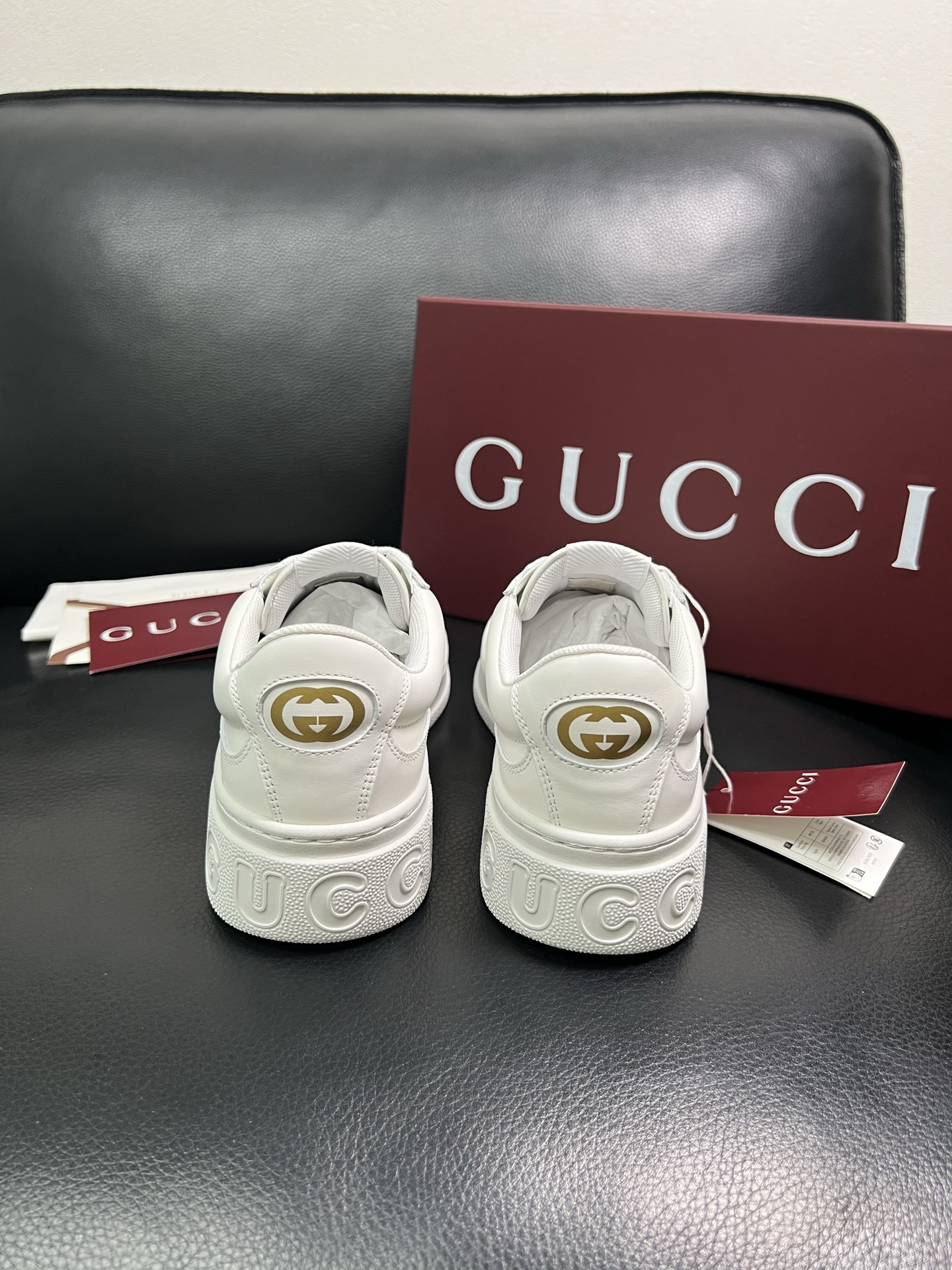 Gucci 高品质 顶级工艺品 古奇 专柜新款，原厂配置意大利进口牛皮 进口网里牛皮垫，透气舒适，鞋底：