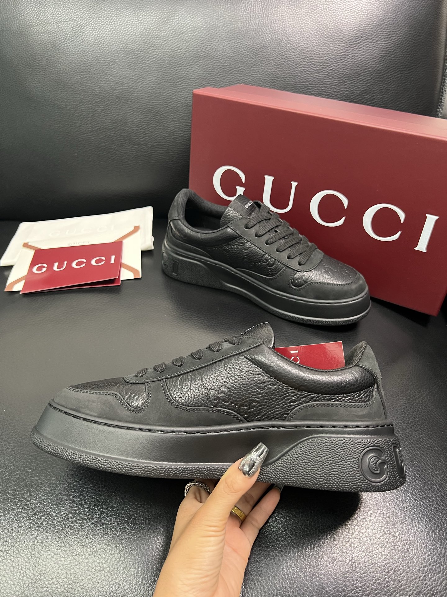 Gucci 高品质 顶级工艺品 古奇 专柜新款，原厂配置意大利进口牛皮 进口网里牛皮垫，透气舒适，鞋底：