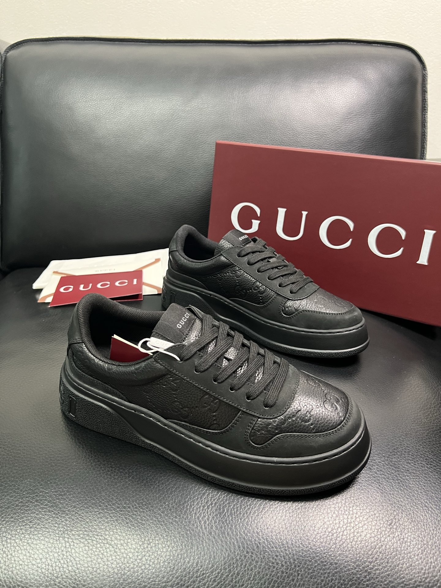 Gucci 高品质 顶级工艺品 古奇 专柜新款，原厂配置意大利进口牛皮 进口网里牛皮垫，透气舒适，鞋底：