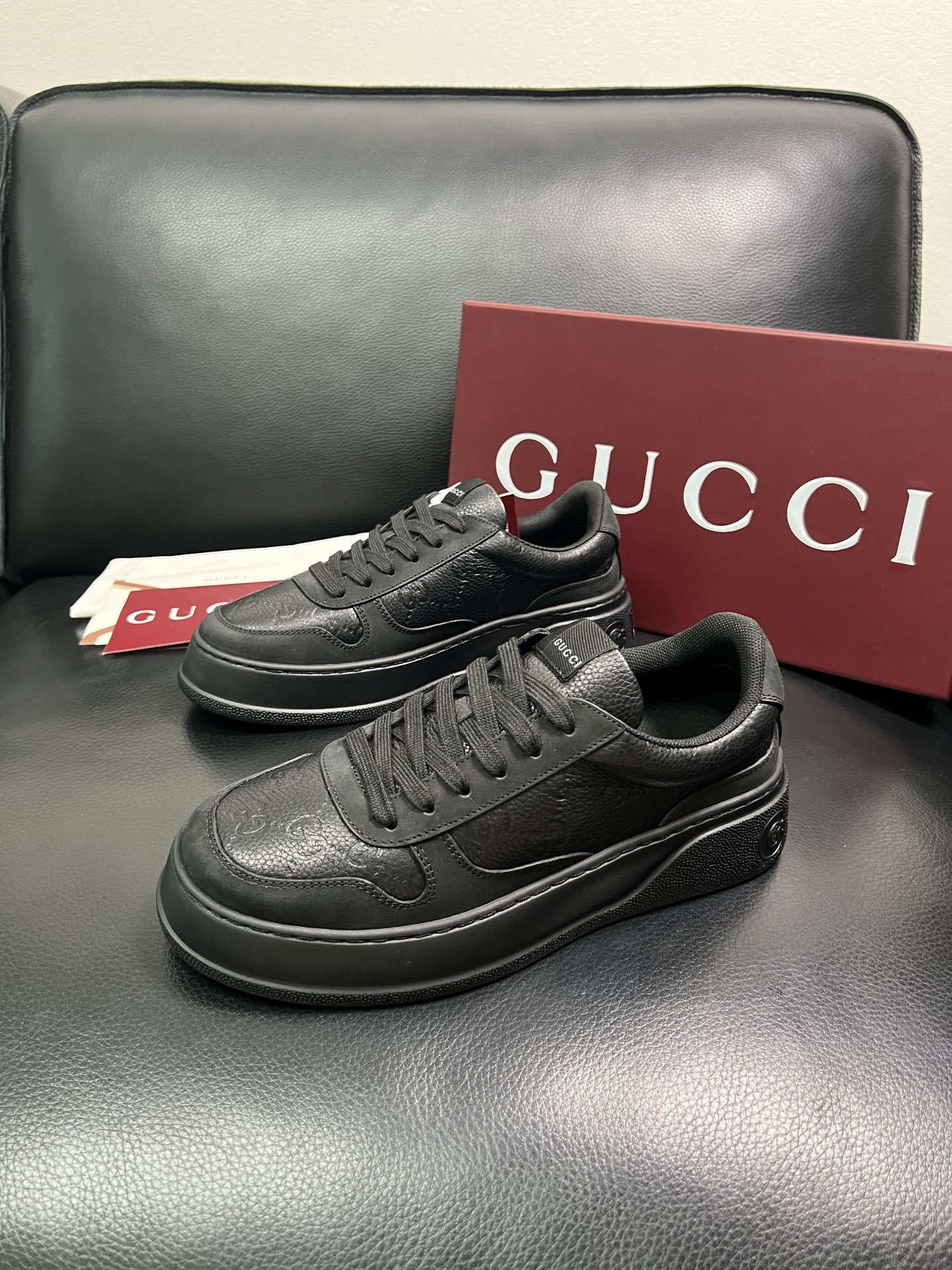 Gucci 高品质 顶级工艺品 古奇 专柜新款，原厂配置意大利进口牛皮 进口网里牛皮垫，透气舒适，鞋底：