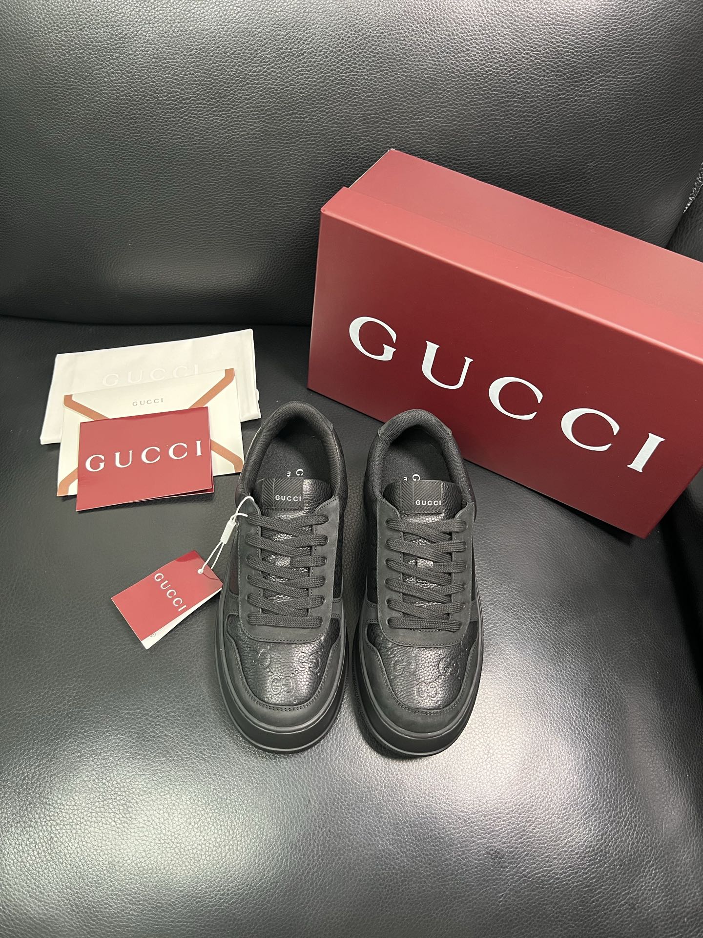 Gucci 高品质 顶级工艺品 古奇 专柜新款，原厂配置意大利进口牛皮 进口网里牛皮垫，透气舒适，鞋底：