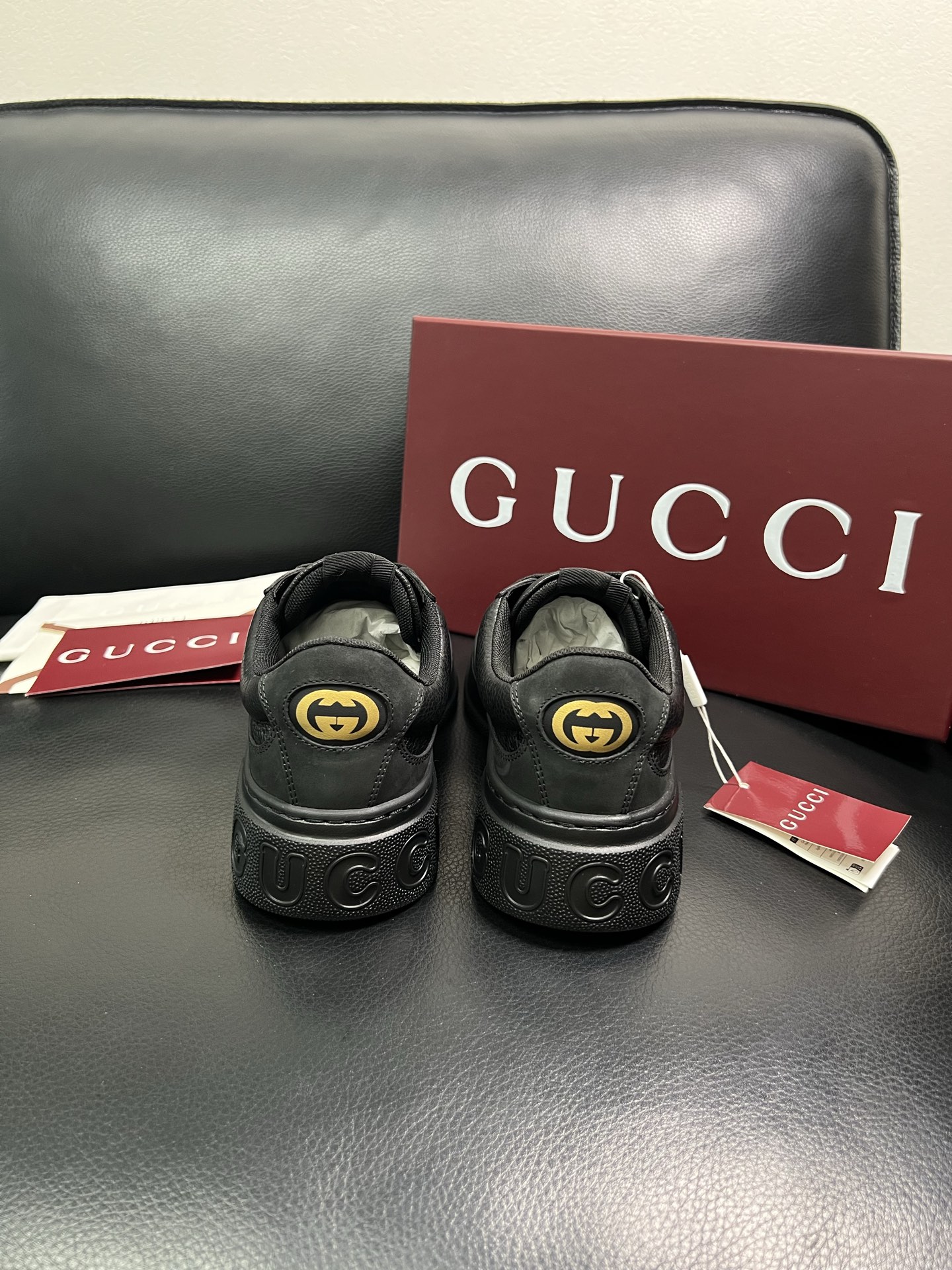 Gucci 高品质 顶级工艺品 古奇 专柜新款，原厂配置意大利进口牛皮 进口网里牛皮垫，透气舒适，鞋底：