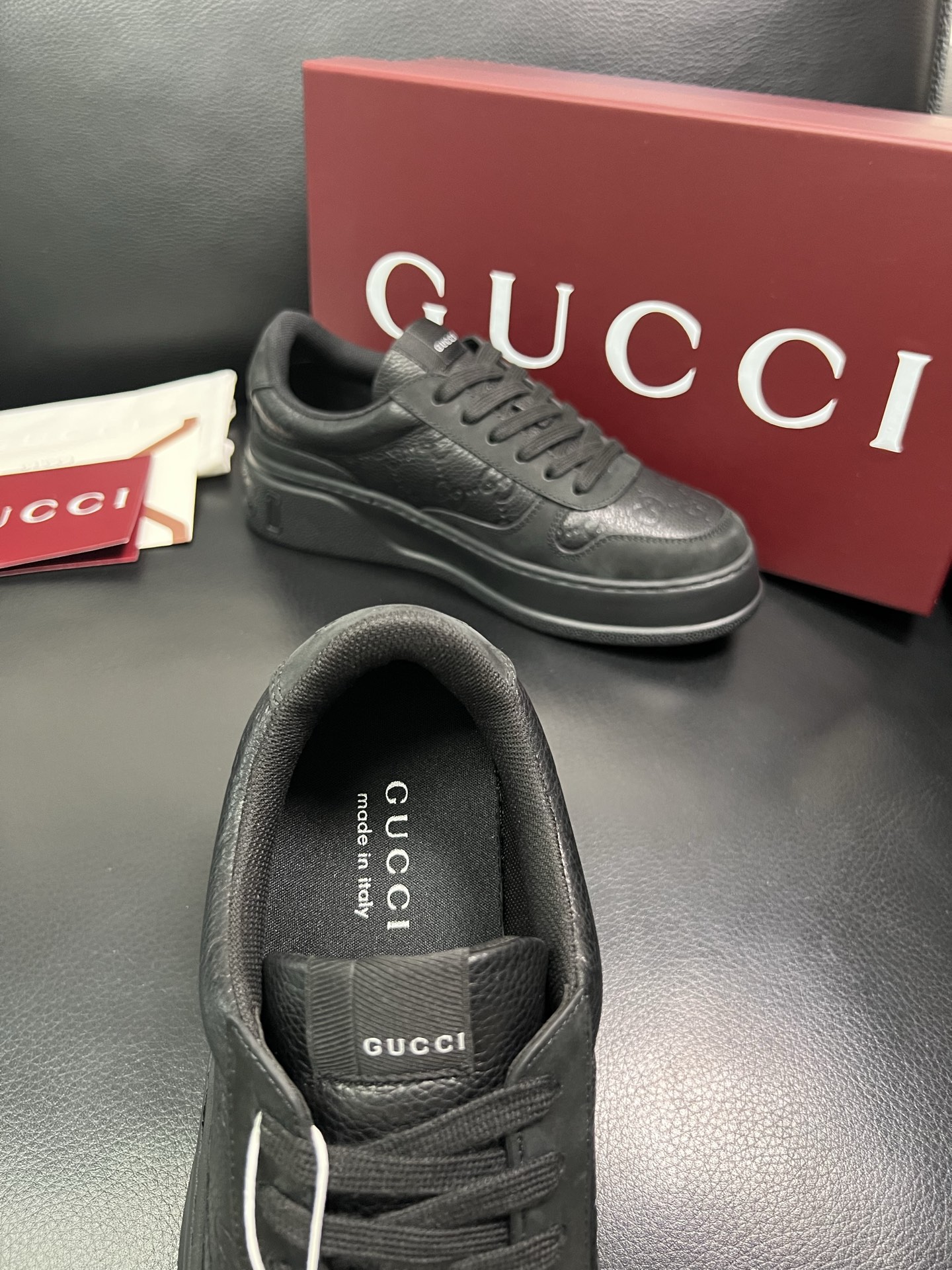 Gucci 高品质 顶级工艺品 古奇 专柜新款，原厂配置意大利进口牛皮 进口网里牛皮垫，透气舒适，鞋底：