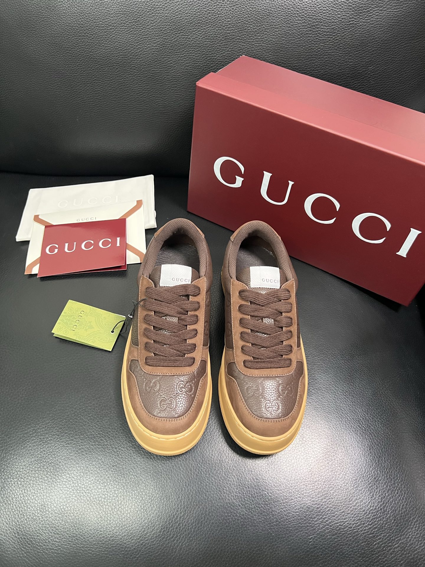 Gucci 高品质 顶级工艺品 古奇 专柜新款，原厂配置意大利进口牛皮 进口网里牛皮垫，透气舒适，鞋底：