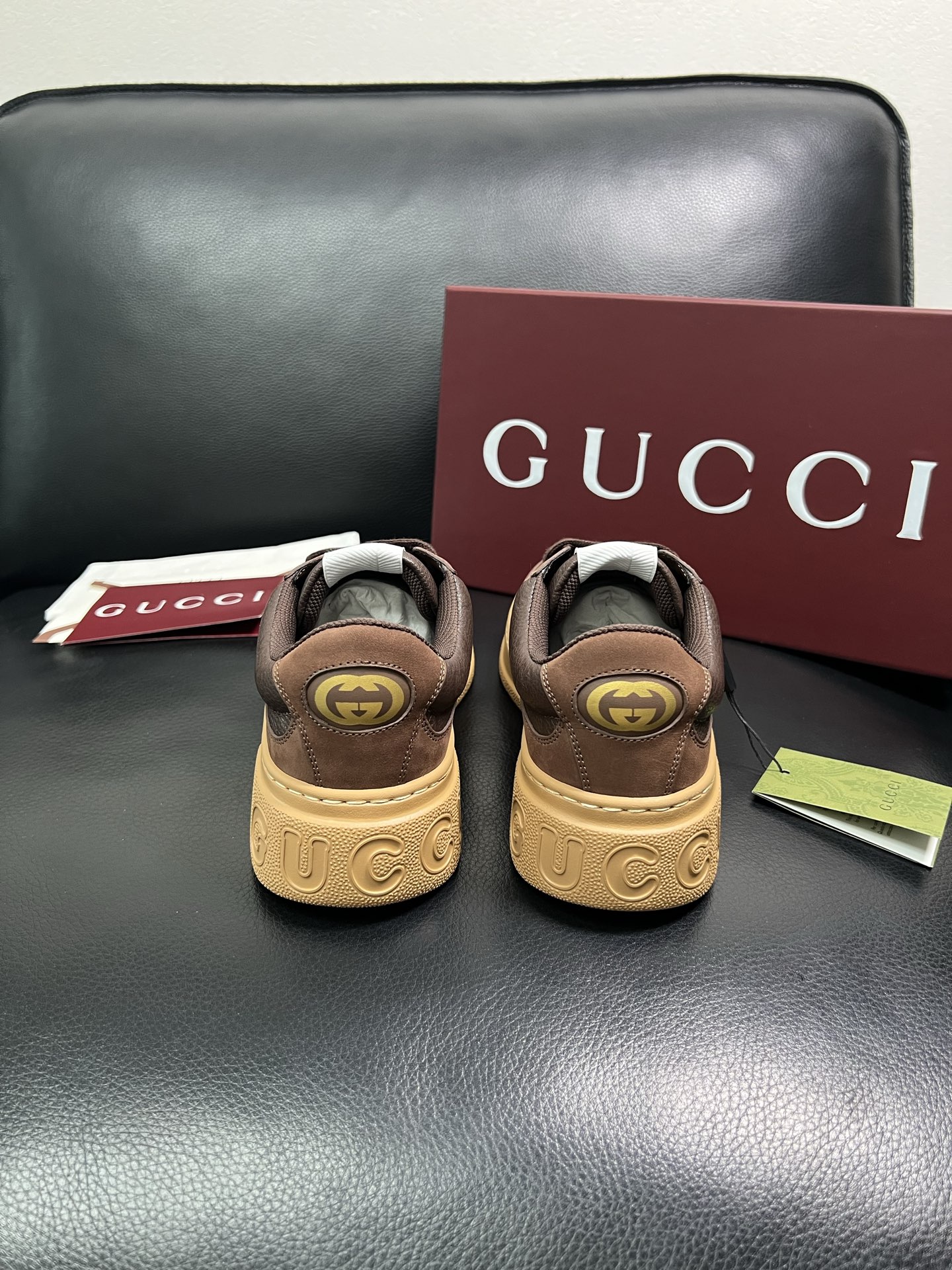 Gucci 高品质 顶级工艺品 古奇 专柜新款，原厂配置意大利进口牛皮 进口网里牛皮垫，透气舒适，鞋底：