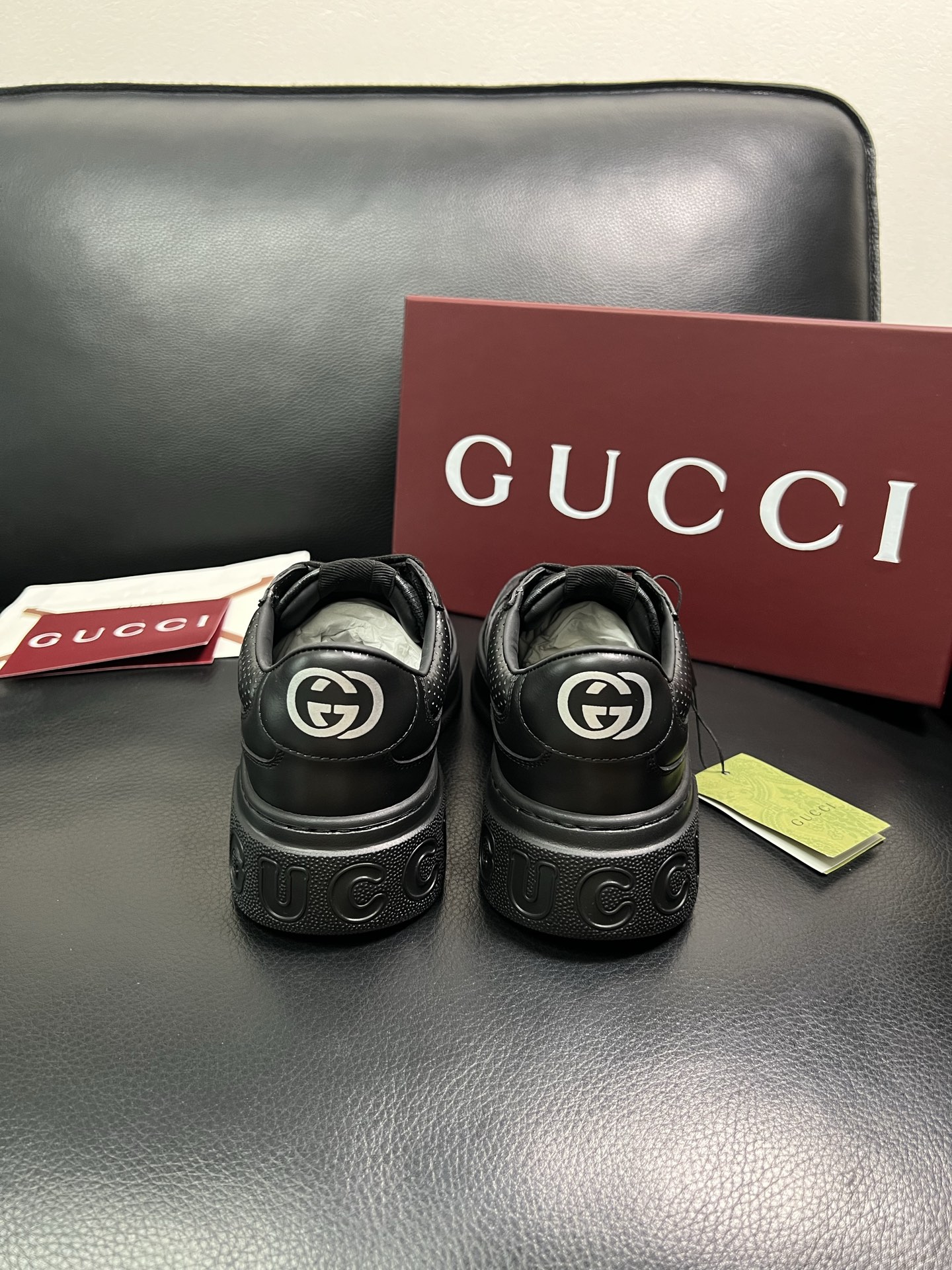 Gucci 高品质 顶级工艺品 古奇 专柜新款，原厂配置意大利进口牛皮 进口网里牛皮垫，透气舒适，鞋底：