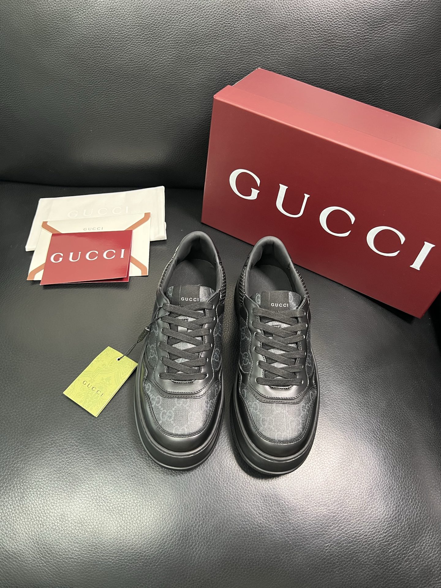 Gucci 高品质 顶级工艺品 古奇 专柜新款，原厂配置意大利进口牛皮 进口网里牛皮垫，透气舒适，鞋底：