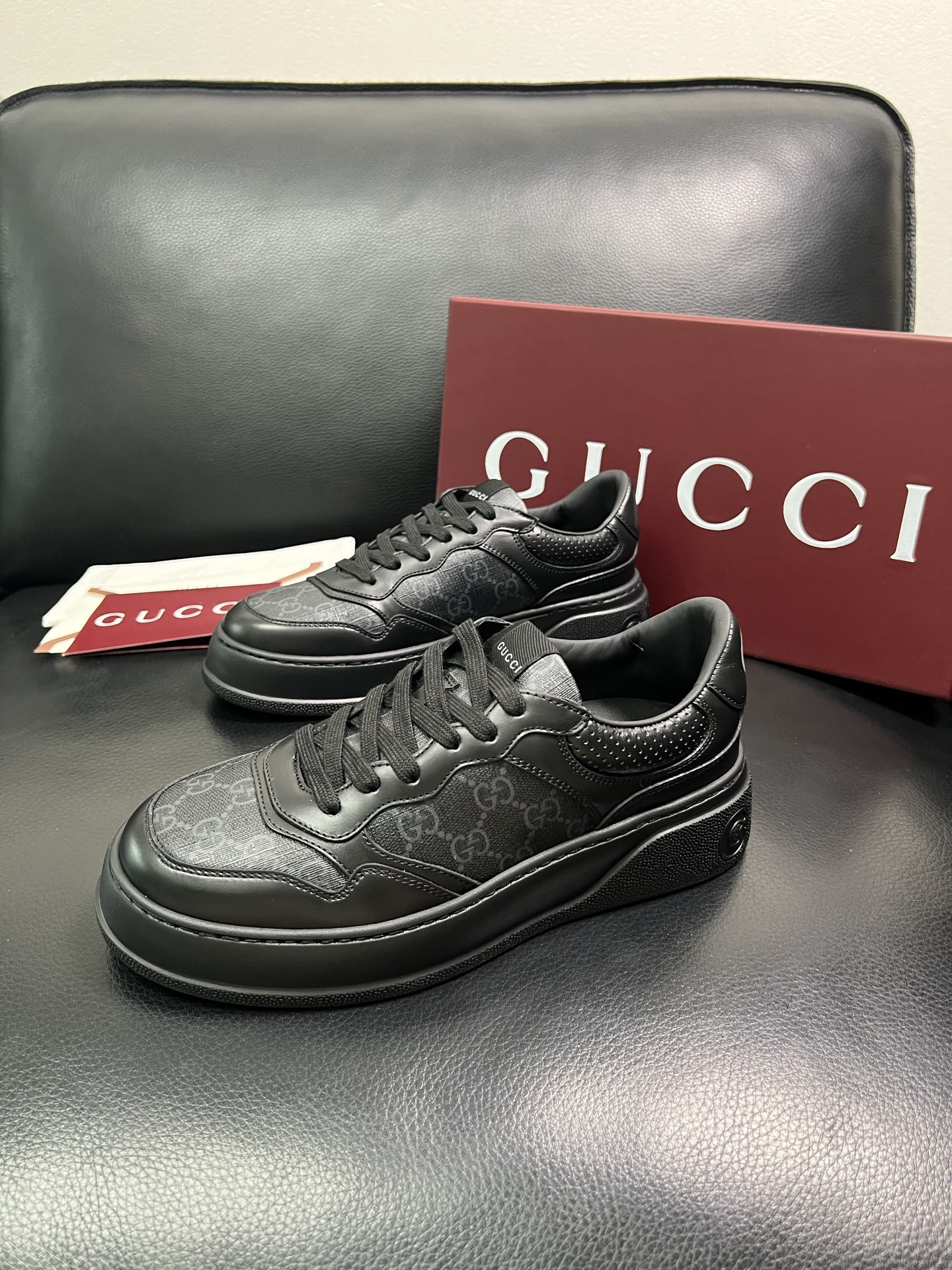 Gucci 高品质 顶级工艺品 古奇 专柜新款，原厂配置意大利进口牛皮 进口网里牛皮垫，透气舒适，鞋底：