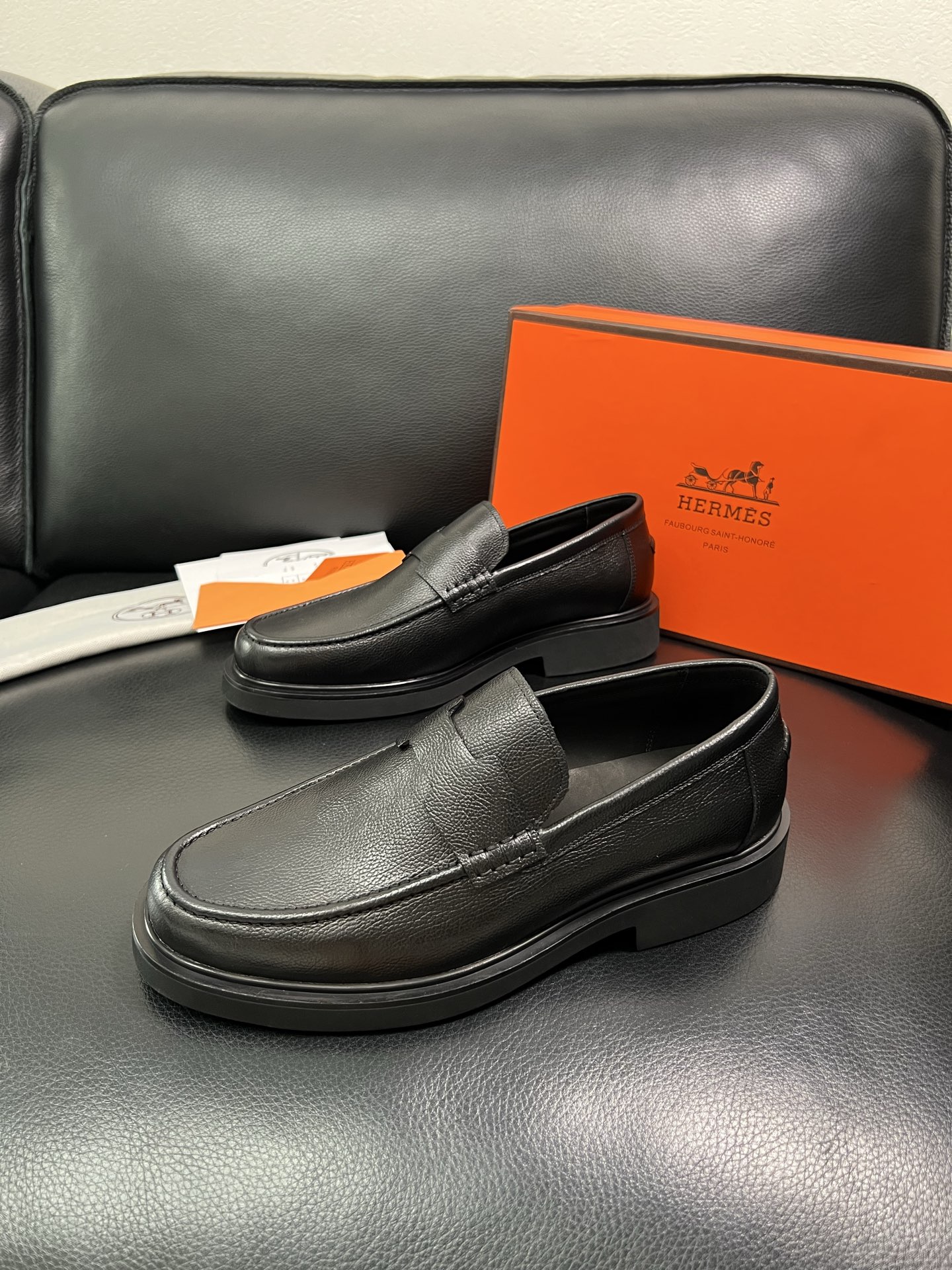Hermes 顶级工艺品 爱马仕 专柜同步 原厂配置，意大利进口原版牛皮面料，透气舒适进口水染牛里垫，鞋