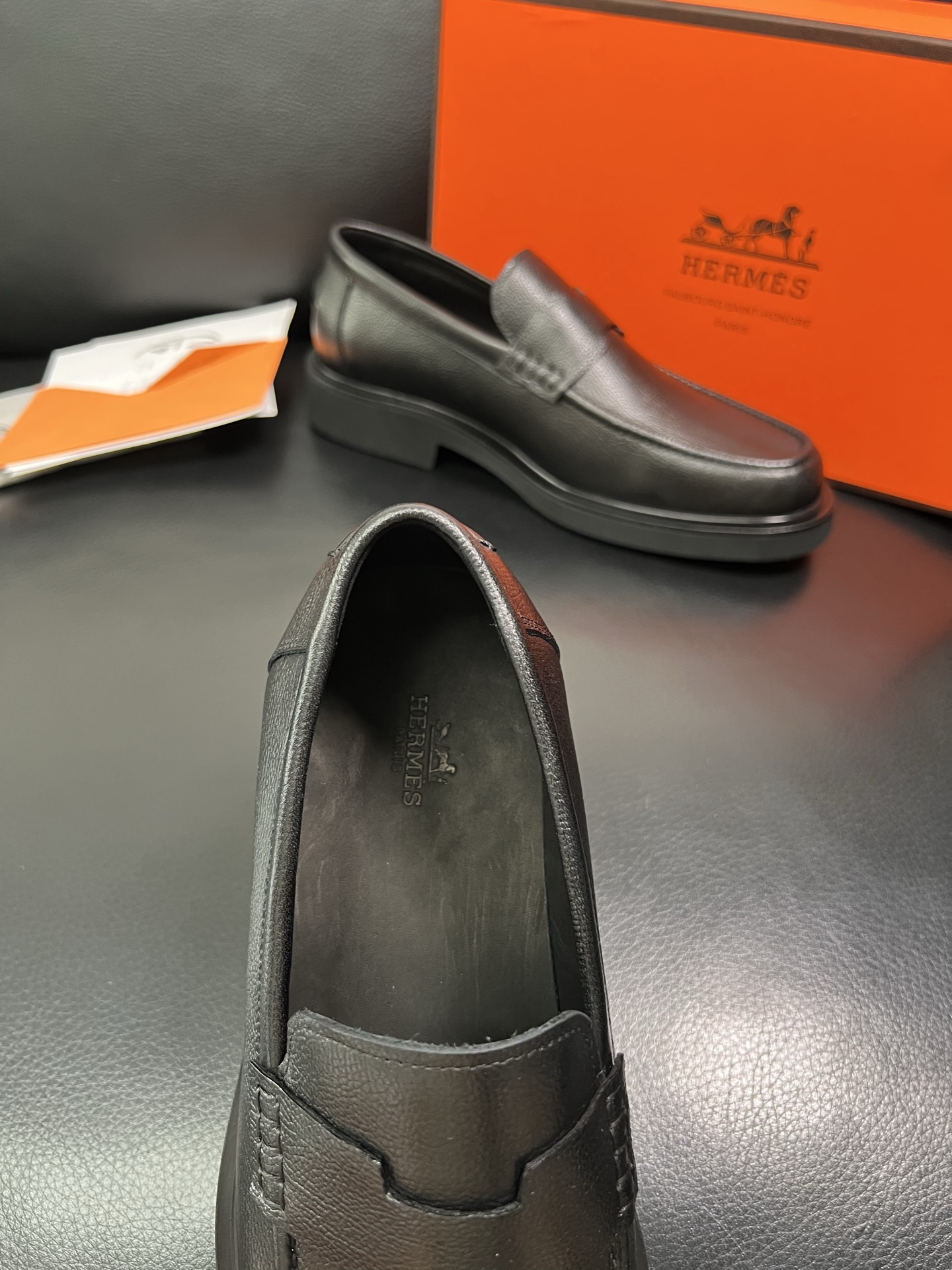 Hermes 顶级工艺品 爱马仕 专柜同步 原厂配置，意大利进口原版牛皮面料，透气舒适进口水染牛里垫，鞋