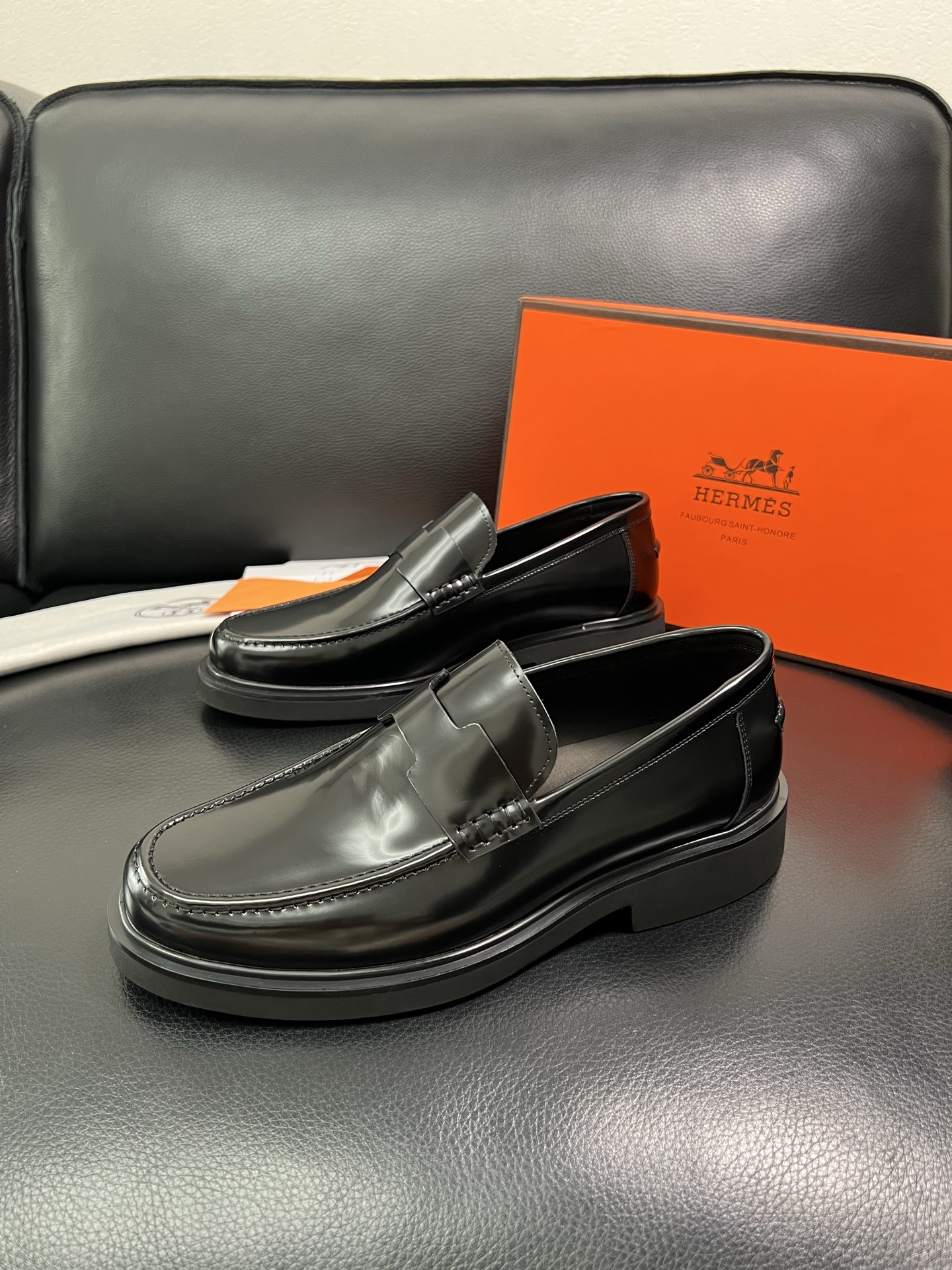 Hermes 顶级工艺品 爱马仕 专柜同步 原厂配置，意大利进口原版牛皮面料，透气舒适进口水染牛里垫，鞋