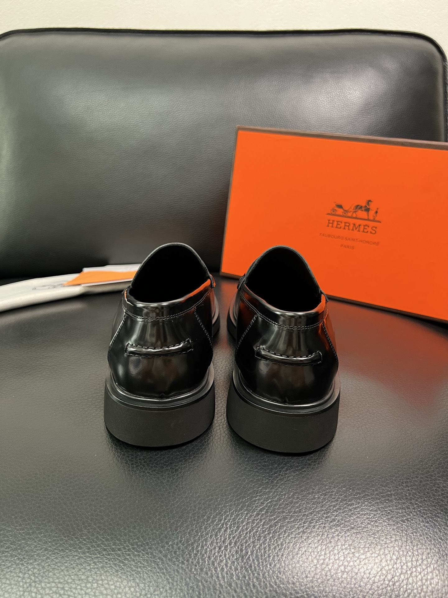 Hermes 顶级工艺品 爱马仕 专柜同步 原厂配置，意大利进口原版牛皮面料，透气舒适进口水染牛里垫，鞋