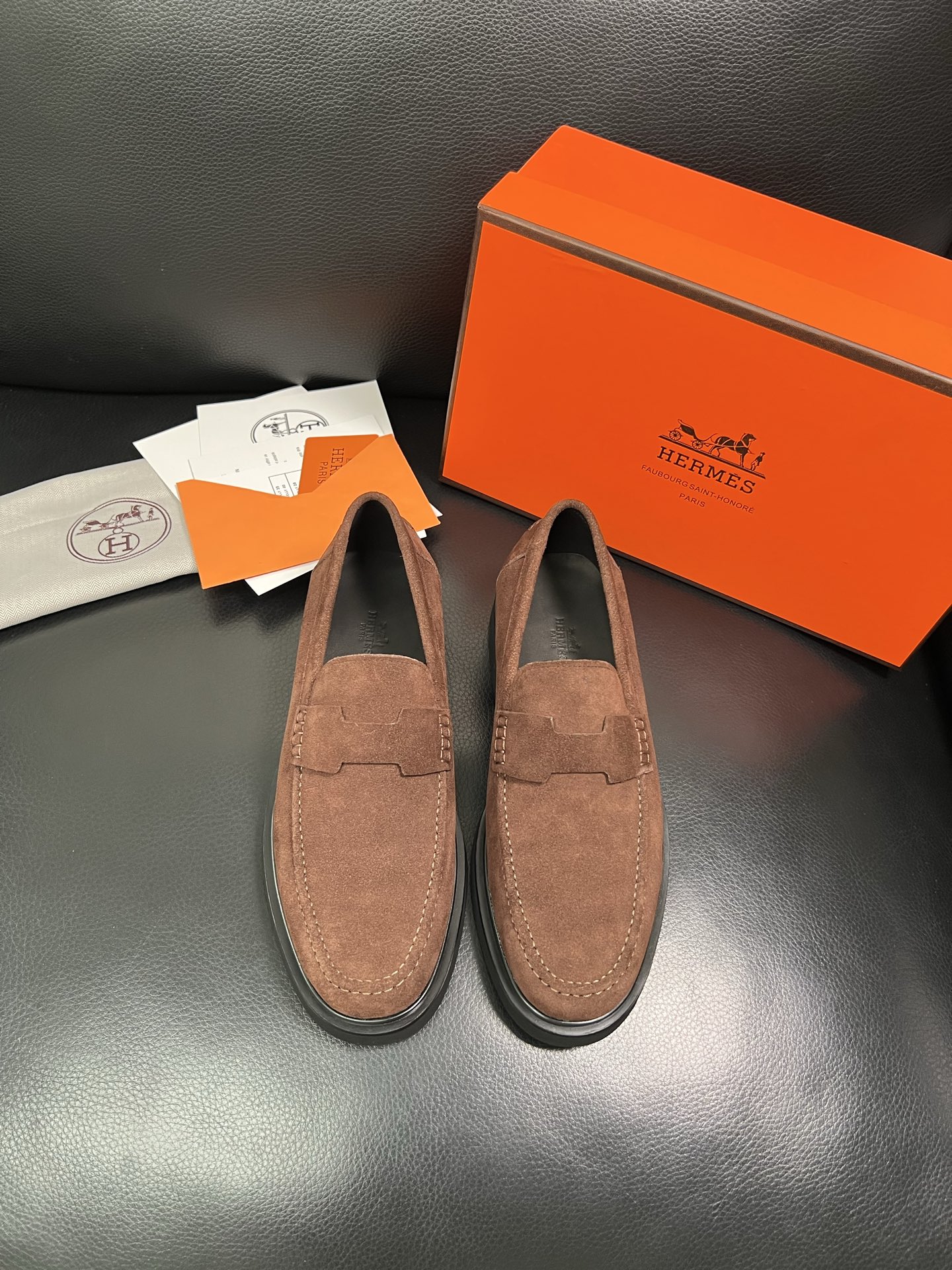 Hermes 顶级工艺品 爱马仕 专柜同步 原厂配置，意大利进口原版牛皮面料，透气舒适进口水染牛里垫，鞋