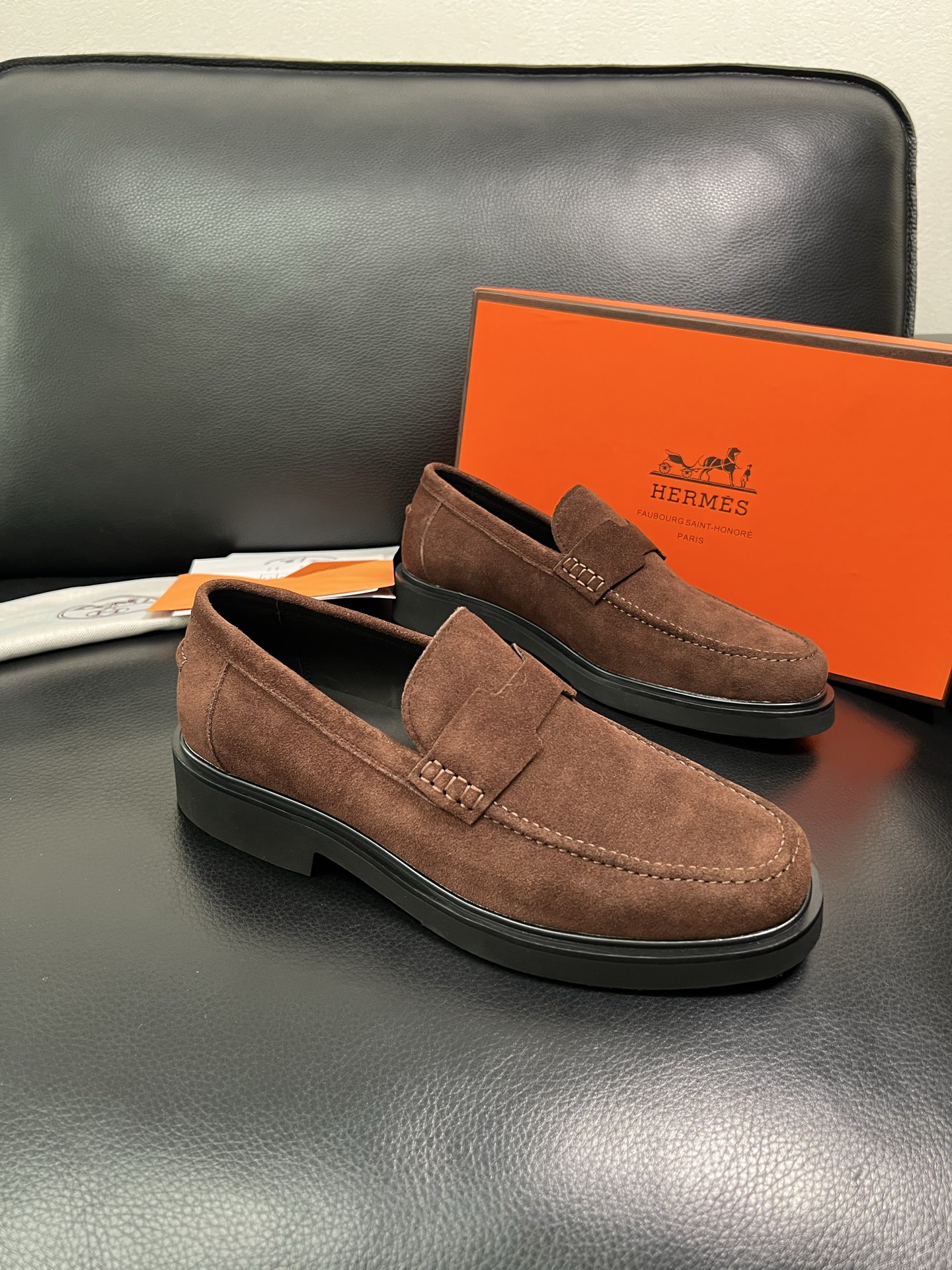 Hermes 顶级工艺品 爱马仕 专柜同步 原厂配置，意大利进口原版牛皮面料，透气舒适进口水染牛里垫，鞋