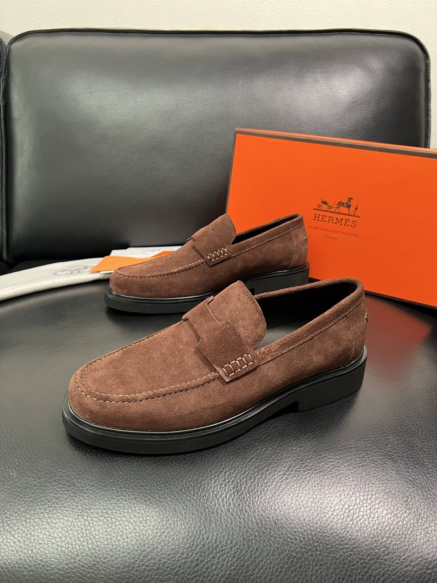 Hermes 顶级工艺品 爱马仕 专柜同步 原厂配置，意大利进口原版牛皮面料，透气舒适进口水染牛里垫，鞋