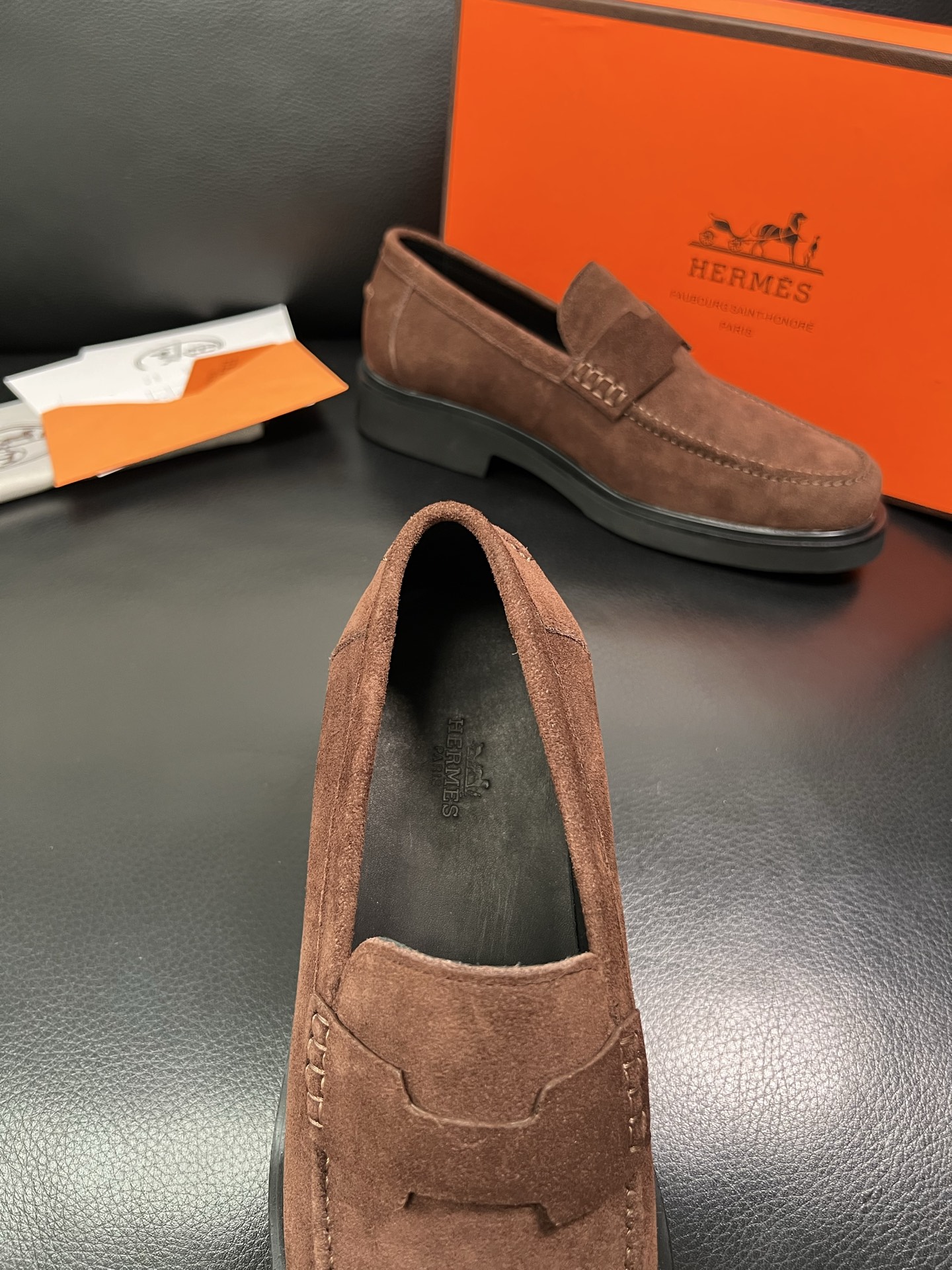 Hermes 顶级工艺品 爱马仕 专柜同步 原厂配置，意大利进口原版牛皮面料，透气舒适进口水染牛里垫，鞋
