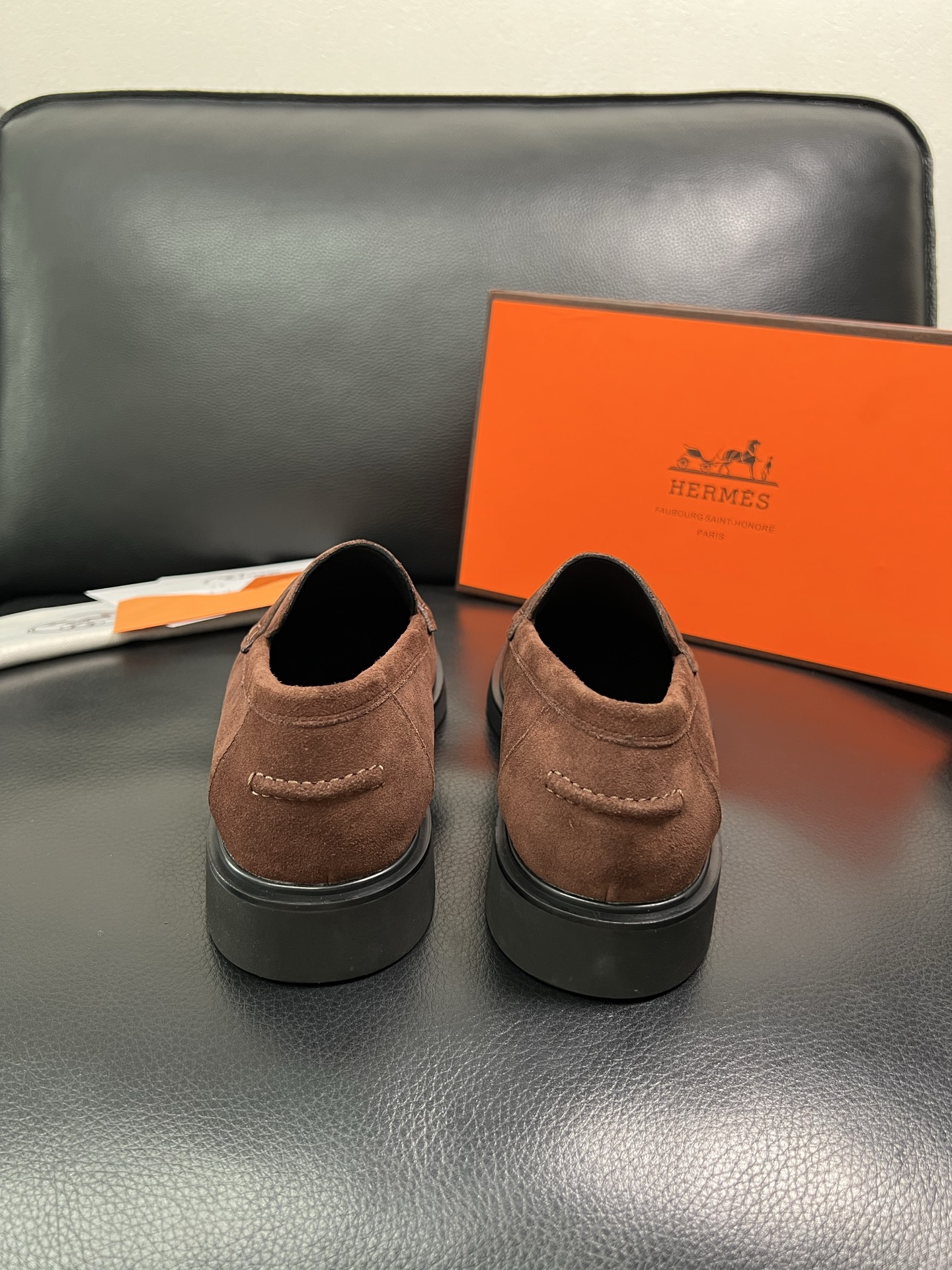 Hermes 顶级工艺品 爱马仕 专柜同步 原厂配置，意大利进口原版牛皮面料，透气舒适进口水染牛里垫，鞋