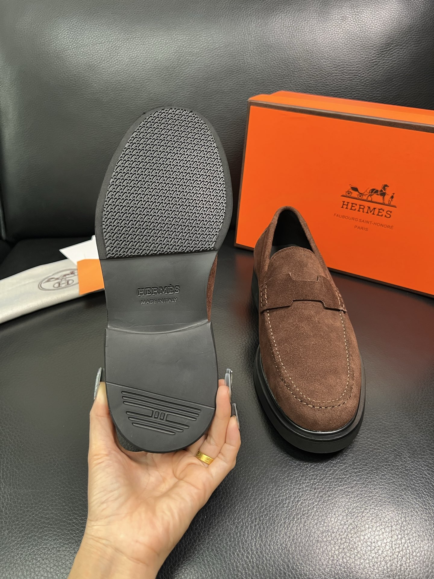 Hermes 顶级工艺品 爱马仕 专柜同步 原厂配置，意大利进口原版牛皮面料，透气舒适进口水染牛里垫，鞋