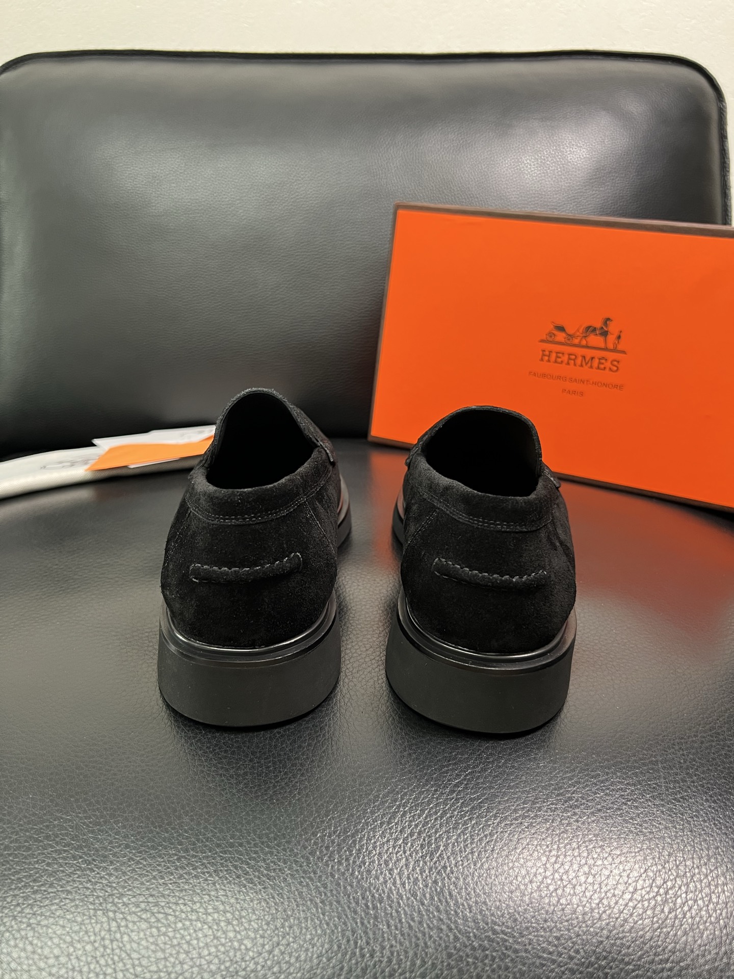 Hermes 顶级工艺品 爱马仕 专柜同步 原厂配置，意大利进口原版牛皮面料，透气舒适进口水染牛里垫，鞋