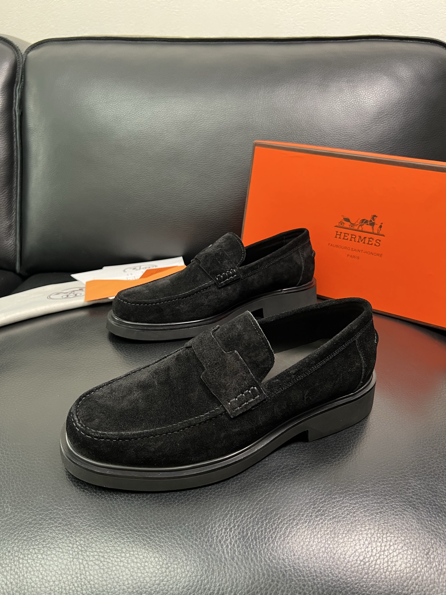 Hermes 顶级工艺品 爱马仕 专柜同步 原厂配置，意大利进口原版牛皮面料，透气舒适进口水染牛里垫，鞋