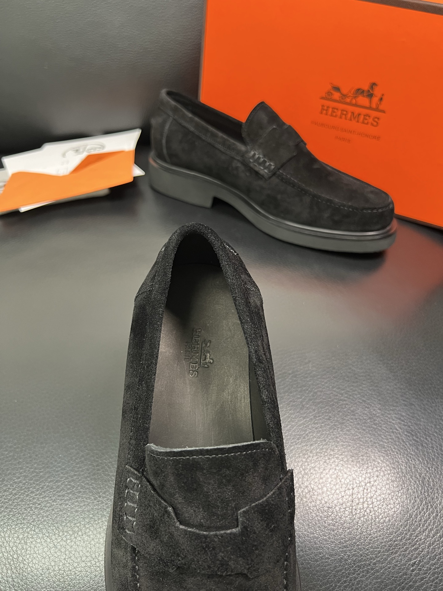 Hermes 顶级工艺品 爱马仕 专柜同步 原厂配置，意大利进口原版牛皮面料，透气舒适进口水染牛里垫，鞋