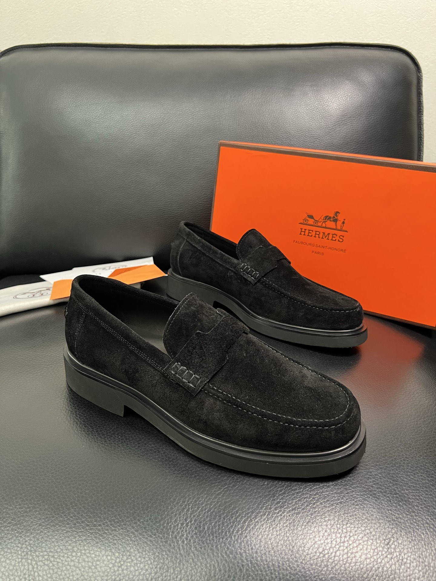 Hermes 顶级工艺品 爱马仕 专柜同步 原厂配置，意大利进口原版牛皮面料，透气舒适进口水染牛里垫，鞋
