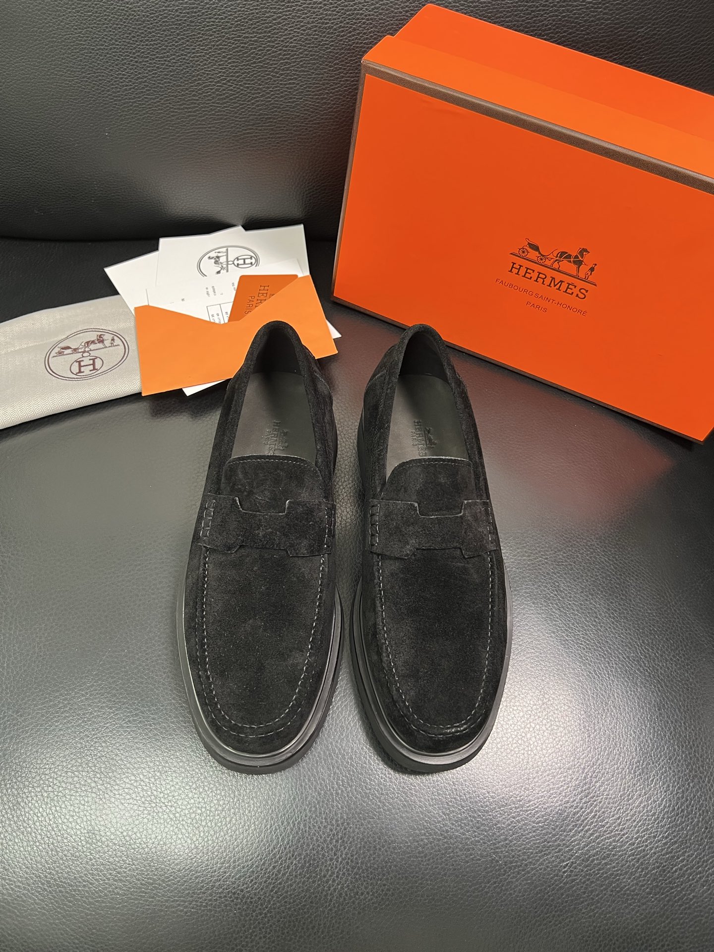 Hermes 顶级工艺品 爱马仕 专柜同步 原厂配置，意大利进口原版牛皮面料，透气舒适进口水染牛里垫，鞋