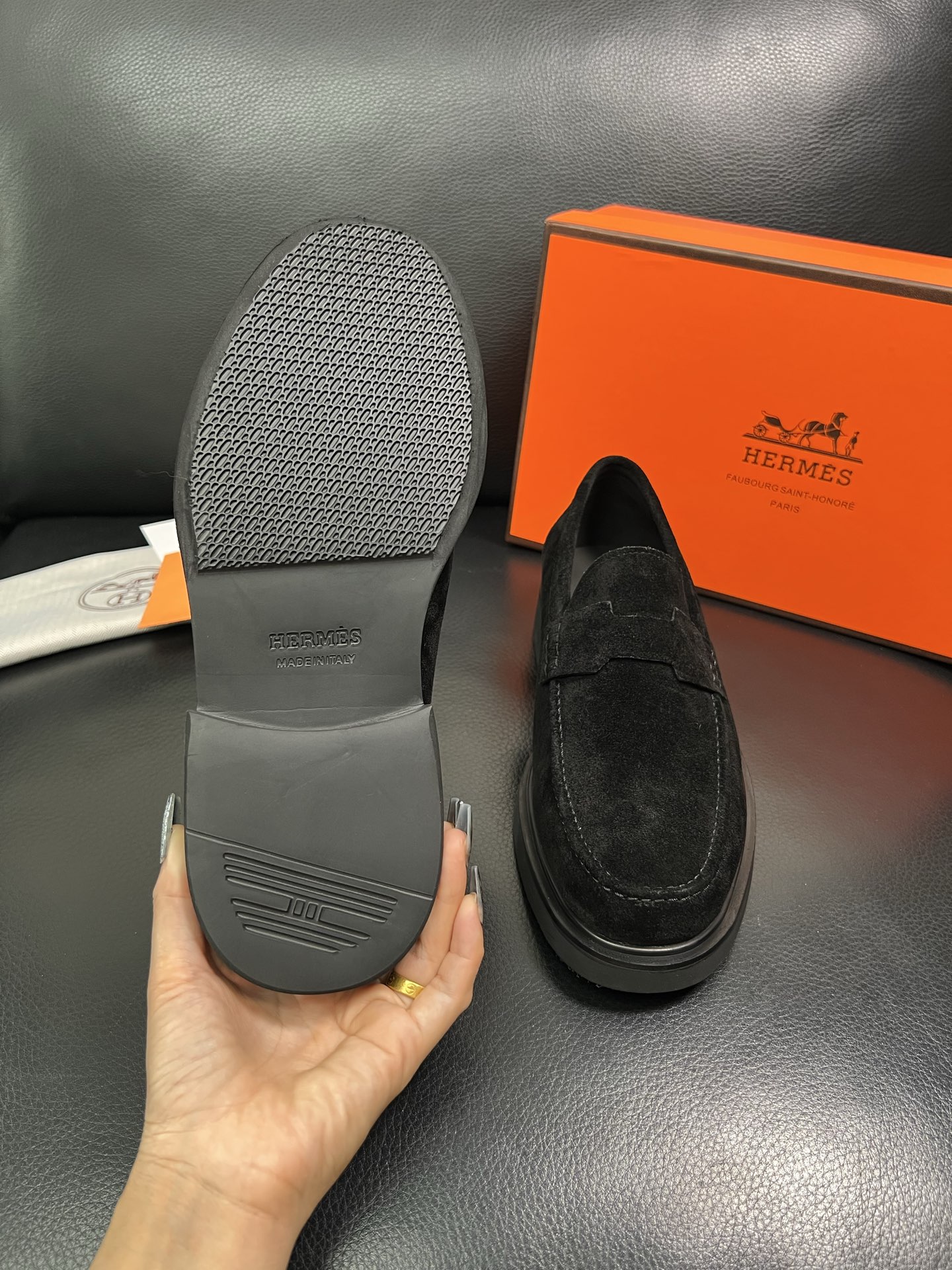 Hermes 顶级工艺品 爱马仕 专柜同步 原厂配置，意大利进口原版牛皮面料，透气舒适进口水染牛里垫，鞋