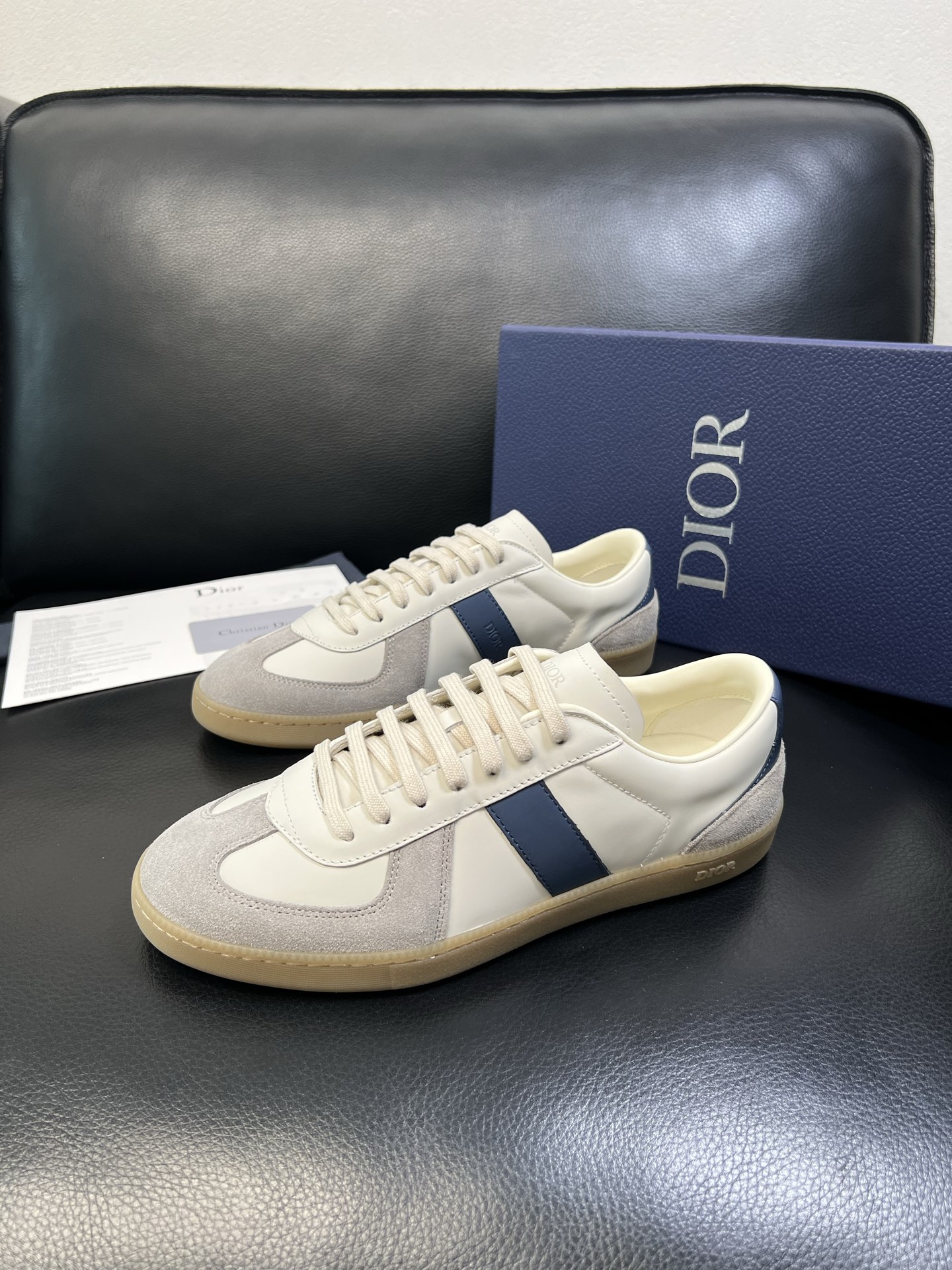 Dior 顶级工艺品 迪奥 专柜同步 原厂配置，意大利进口原版牛皮面料，透气舒适进口水染牛里垫，鞋底：原