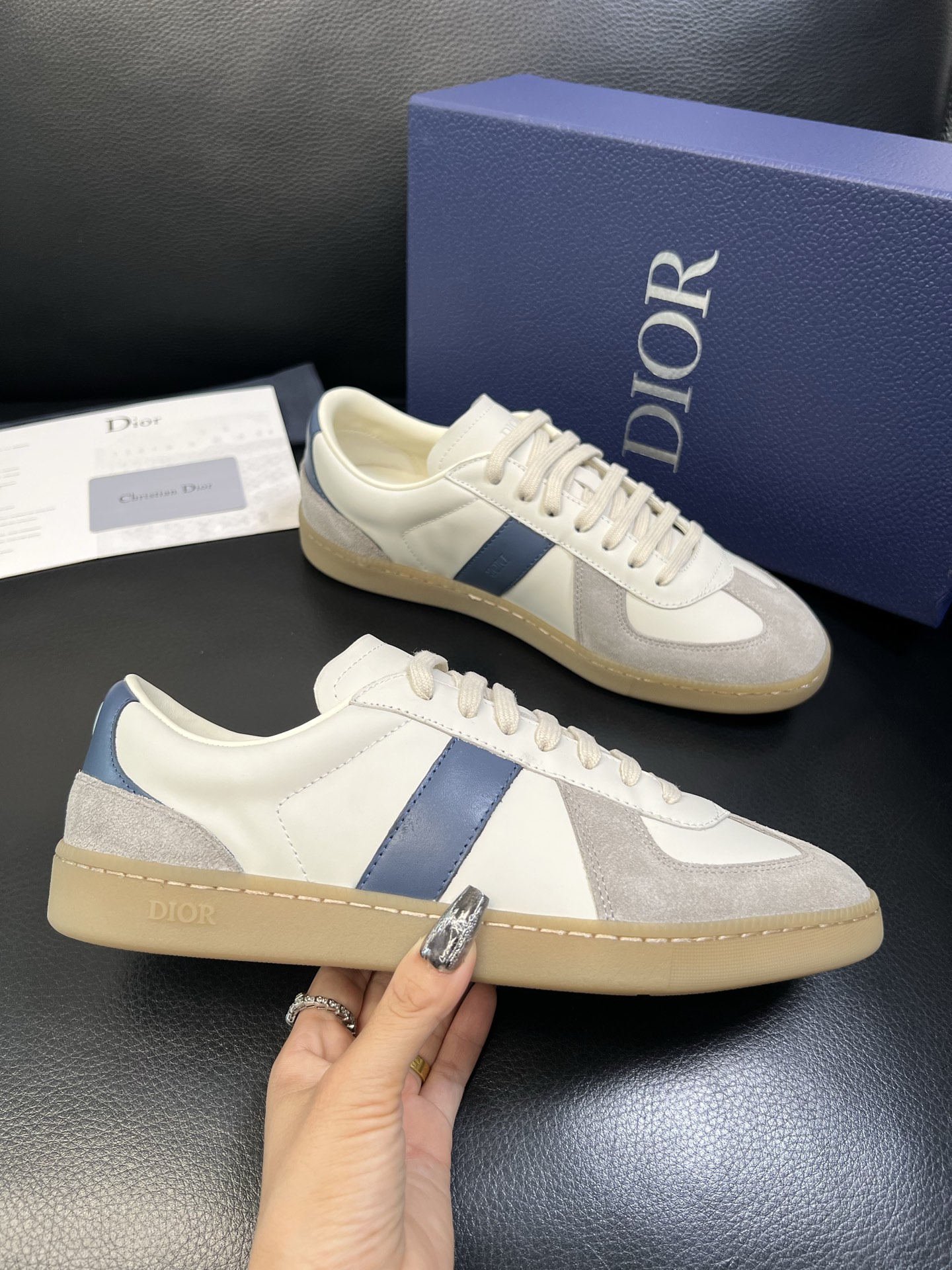 Dior 顶级工艺品 迪奥 专柜同步 原厂配置，意大利进口原版牛皮面料，透气舒适进口水染牛里垫，鞋底：原