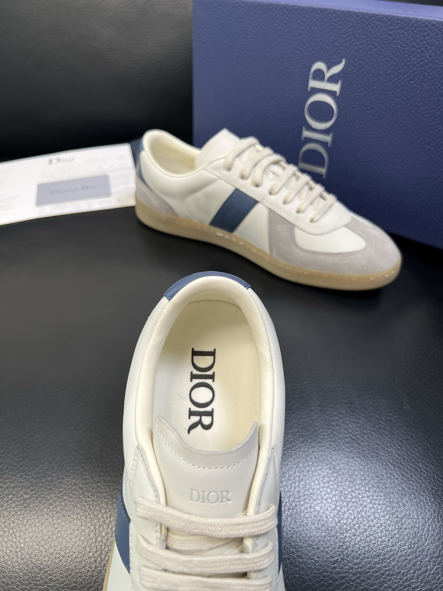 Dior 顶级工艺品 迪奥 专柜同步 原厂配置，意大利进口原版牛皮面料，透气舒适进口水染牛里垫，鞋底：原