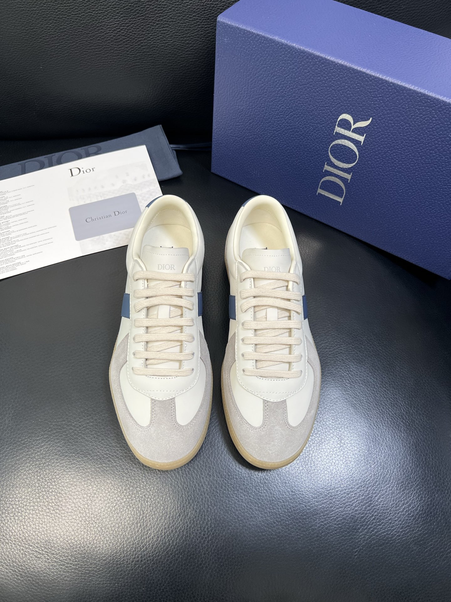 Dior 顶级工艺品 迪奥 专柜同步 原厂配置，意大利进口原版牛皮面料，透气舒适进口水染牛里垫，鞋底：原