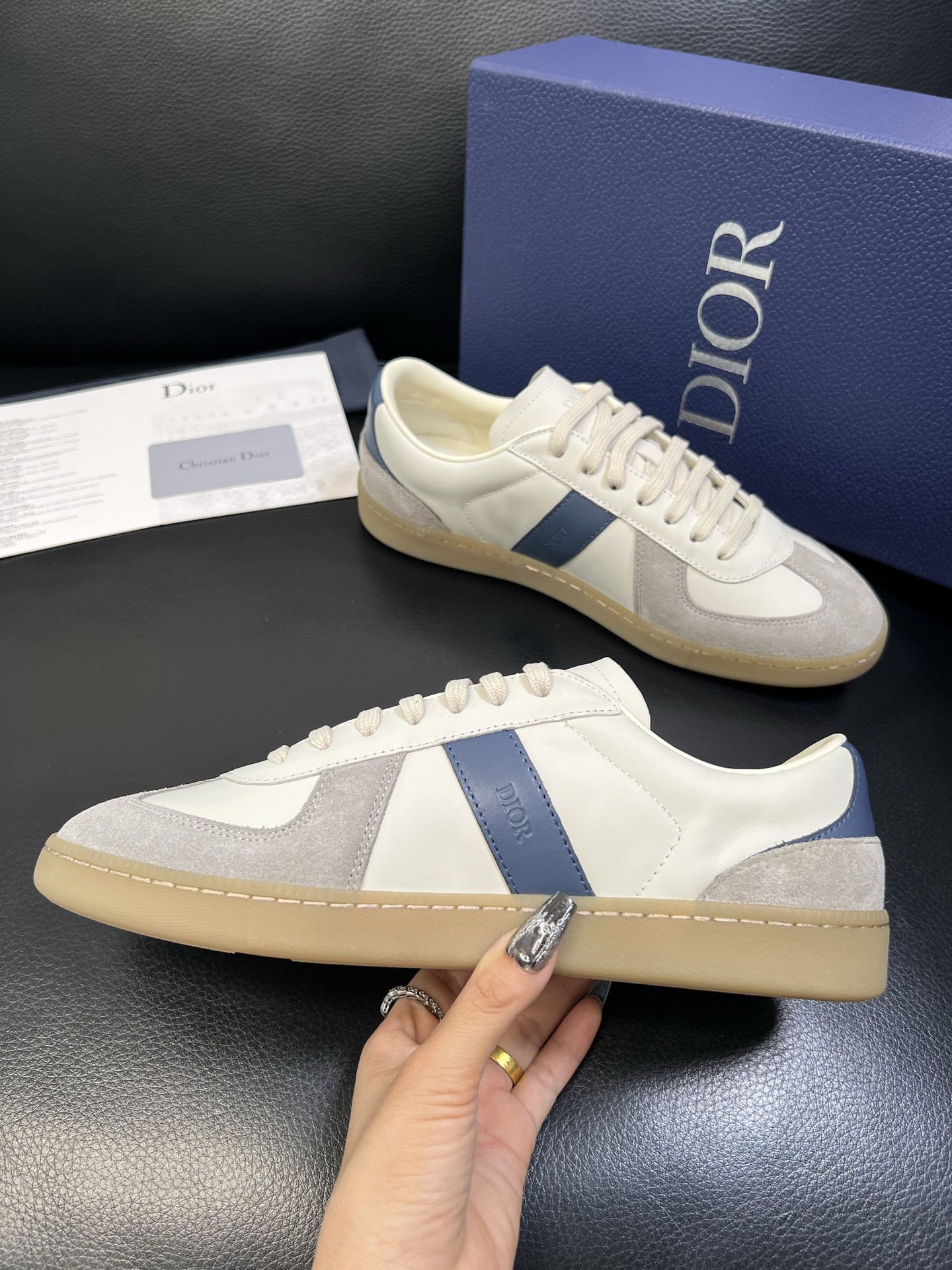 Dior 顶级工艺品 迪奥 专柜同步 原厂配置，意大利进口原版牛皮面料，透气舒适进口水染牛里垫，鞋底：原