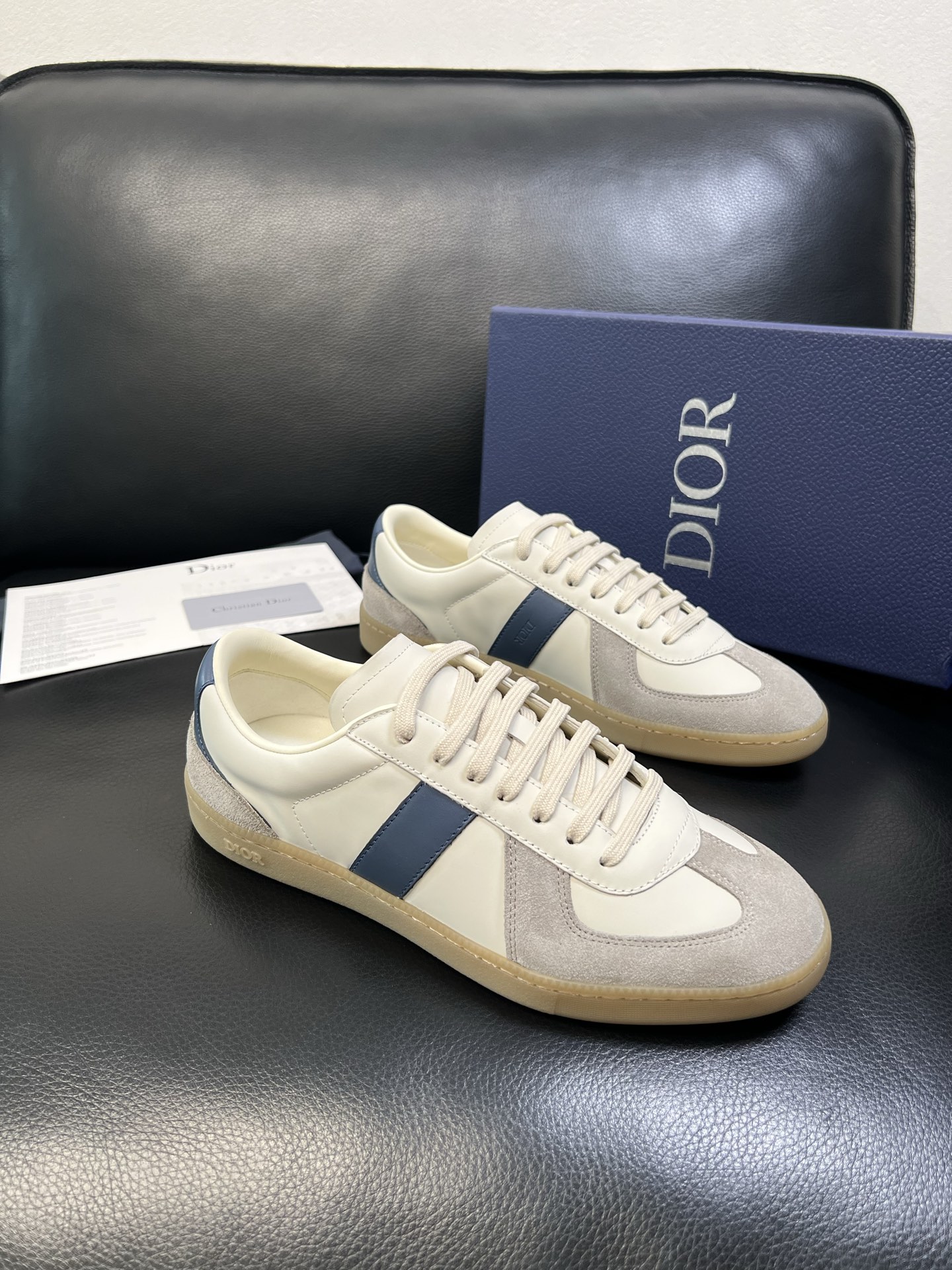 Dior 顶级工艺品 迪奥 专柜同步 原厂配置，意大利进口原版牛皮面料，透气舒适进口水染牛里垫，鞋底：原