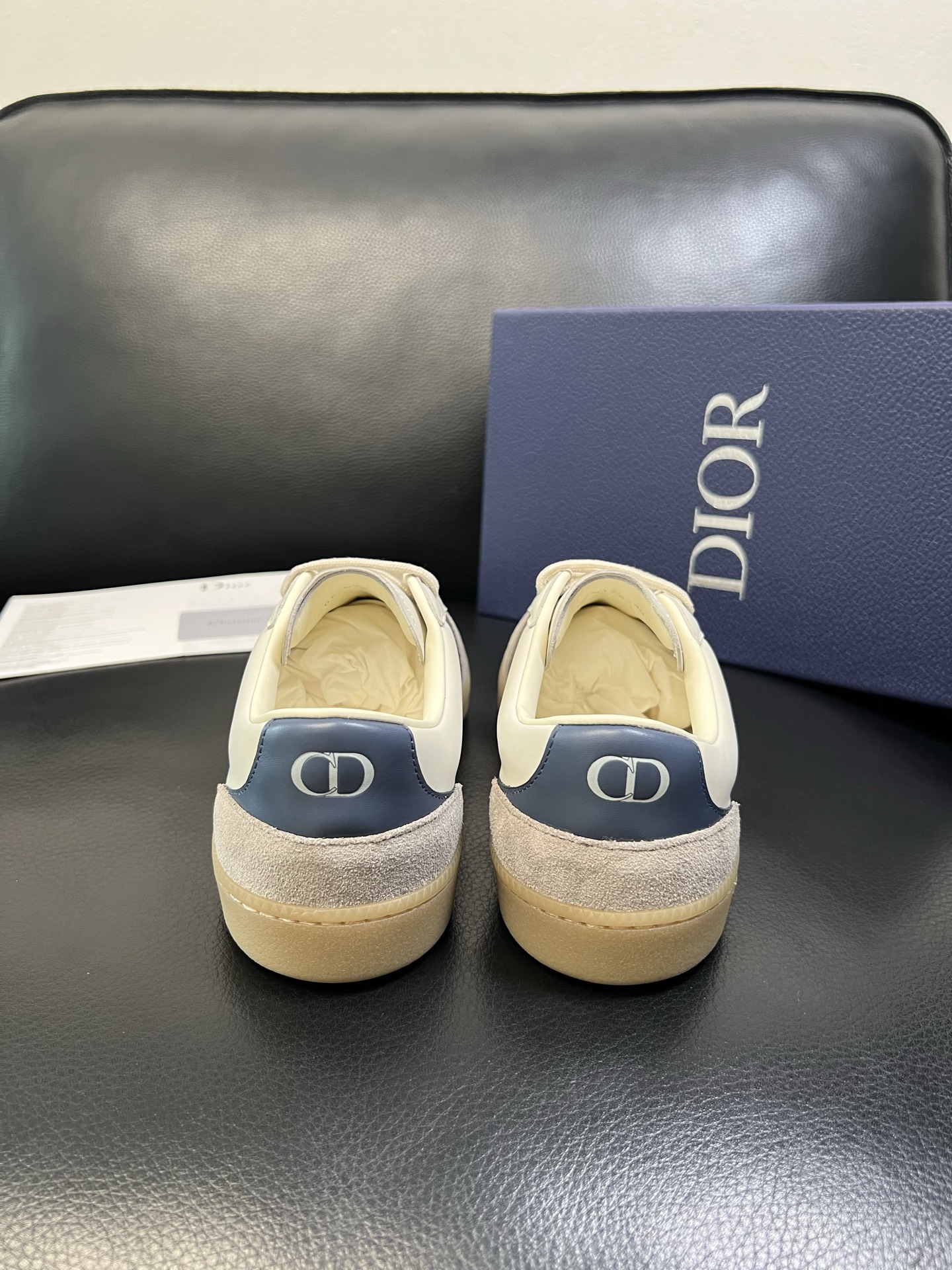 Dior 顶级工艺品 迪奥 专柜同步 原厂配置，意大利进口原版牛皮面料，透气舒适进口水染牛里垫，鞋底：原