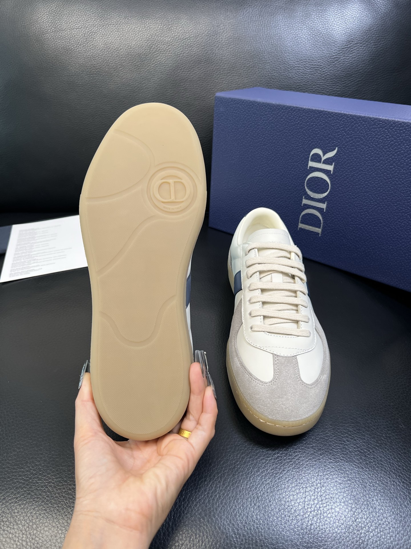 Dior 顶级工艺品 迪奥 专柜同步 原厂配置，意大利进口原版牛皮面料，透气舒适进口水染牛里垫，鞋底：原