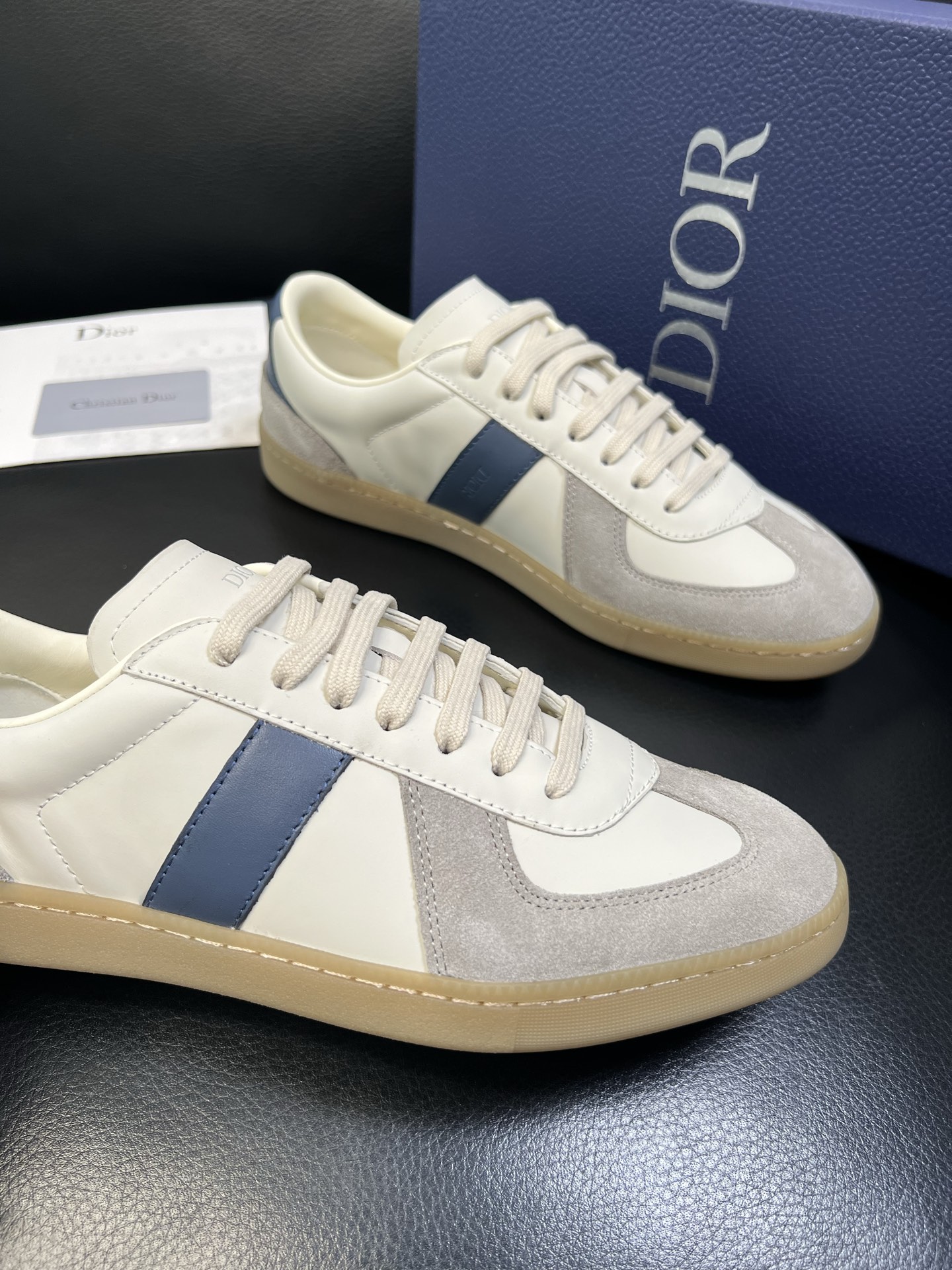 Dior 顶级工艺品 迪奥 专柜同步 原厂配置，意大利进口原版牛皮面料，透气舒适进口水染牛里垫，鞋底：原