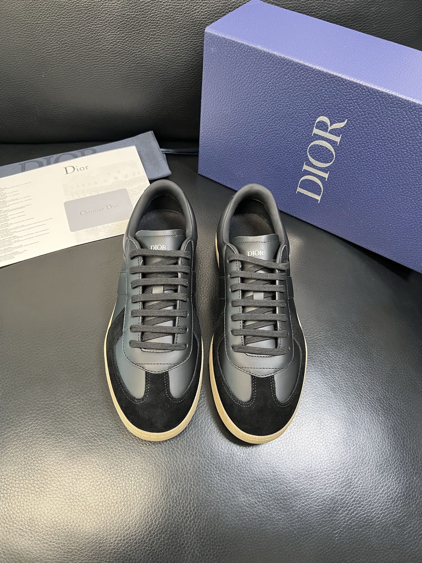 Dior 顶级工艺品 迪奥 专柜同步 原厂配置，意大利进口原版牛皮面料，透气舒适进口水染牛里垫，鞋底：原