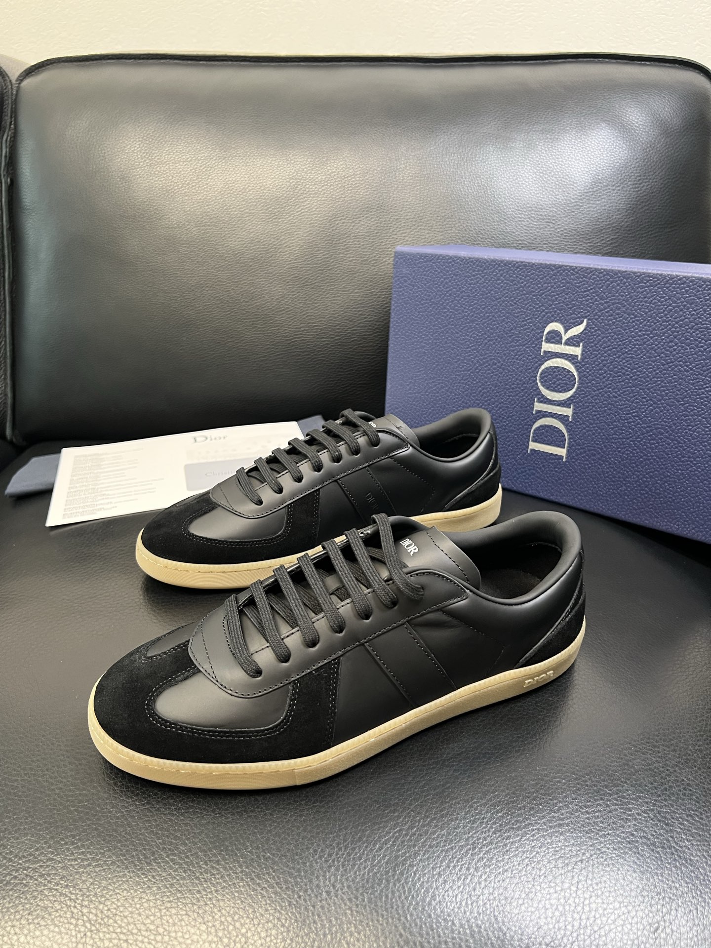 Dior 顶级工艺品 迪奥 专柜同步 原厂配置，意大利进口原版牛皮面料，透气舒适进口水染牛里垫，鞋底：原