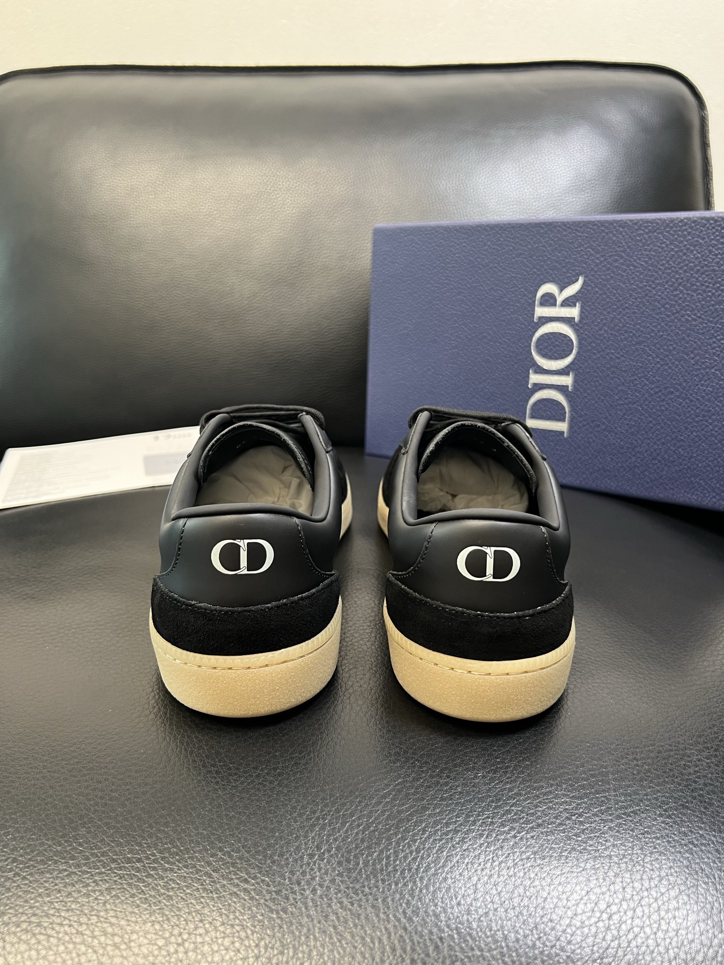 Dior 顶级工艺品 迪奥 专柜同步 原厂配置，意大利进口原版牛皮面料，透气舒适进口水染牛里垫，鞋底：原
