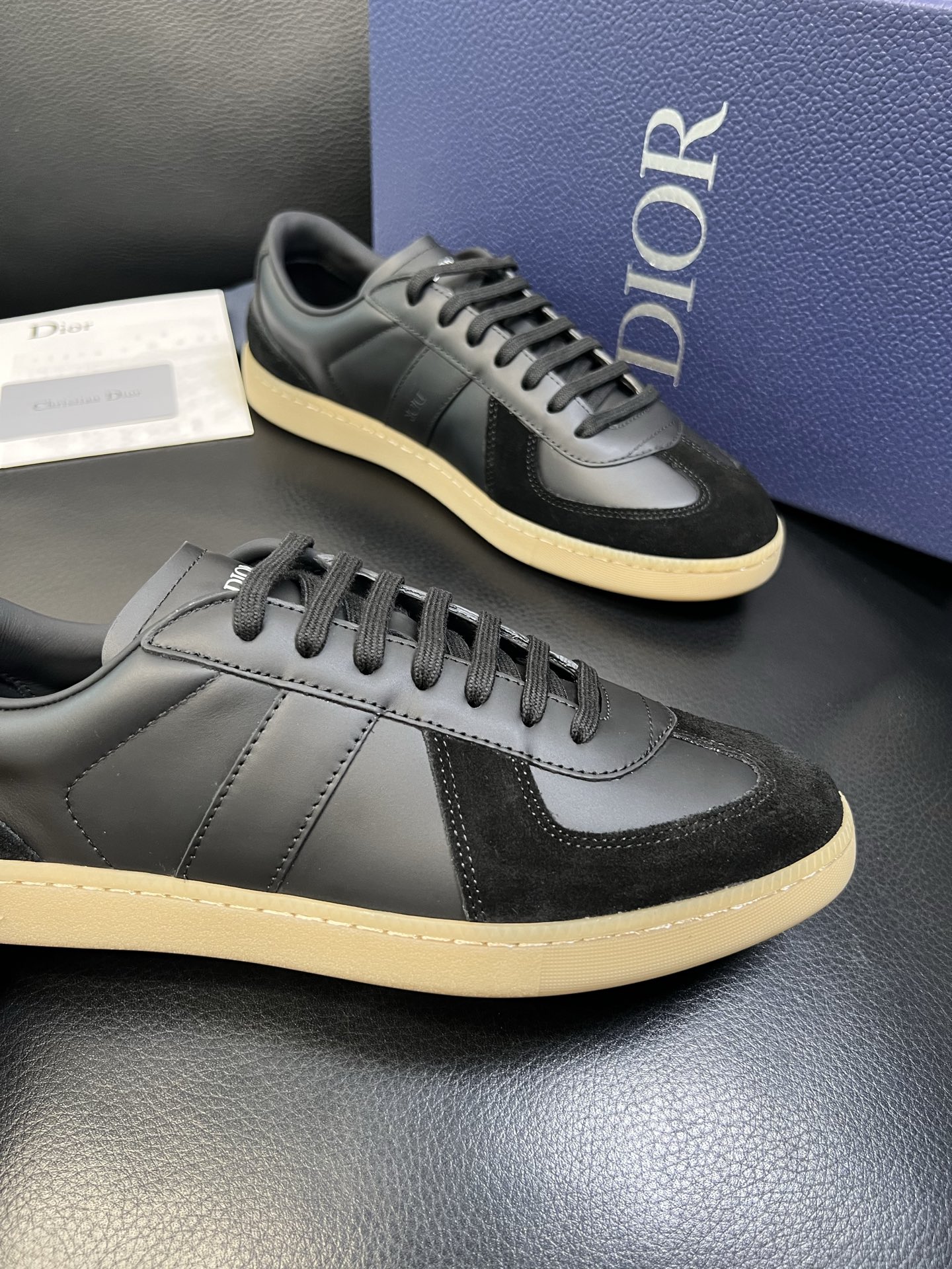 Dior 顶级工艺品 迪奥 专柜同步 原厂配置，意大利进口原版牛皮面料，透气舒适进口水染牛里垫，鞋底：原