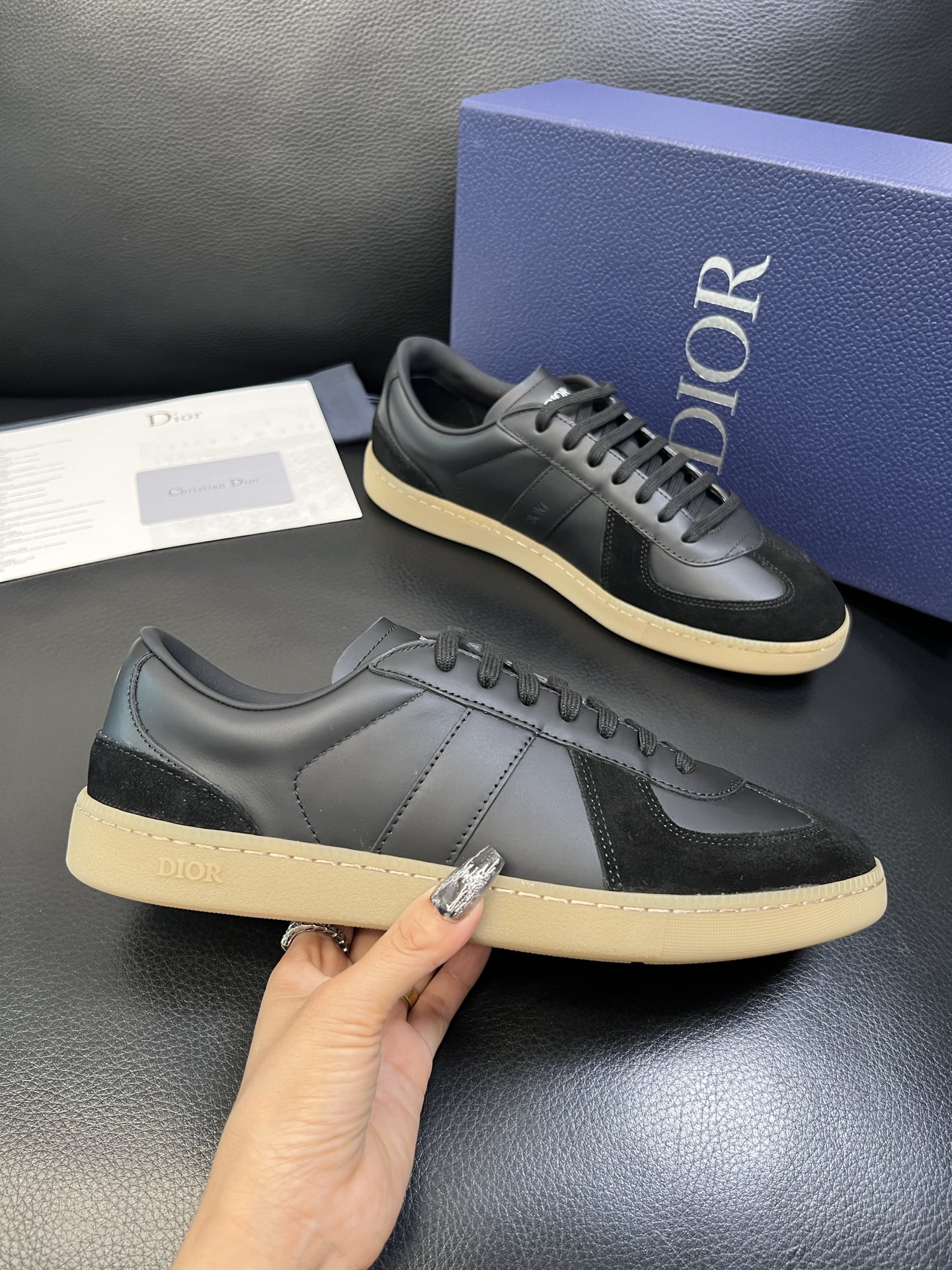 Dior 顶级工艺品 迪奥 专柜同步 原厂配置，意大利进口原版牛皮面料，透气舒适进口水染牛里垫，鞋底：原