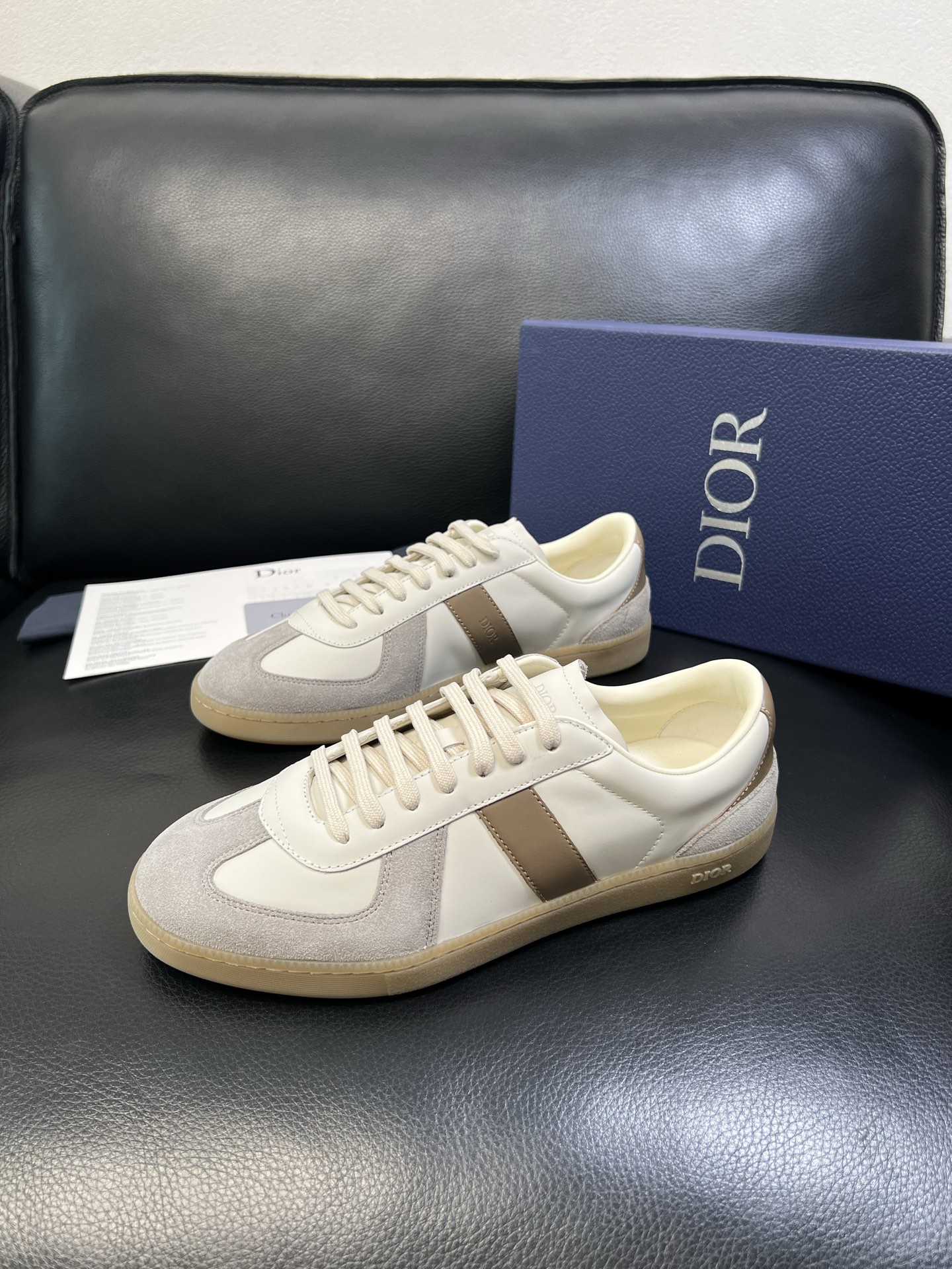 Dior 顶级工艺品 迪奥 专柜同步 原厂配置，意大利进口原版牛皮面料，透气舒适进口水染牛里垫，鞋底：原