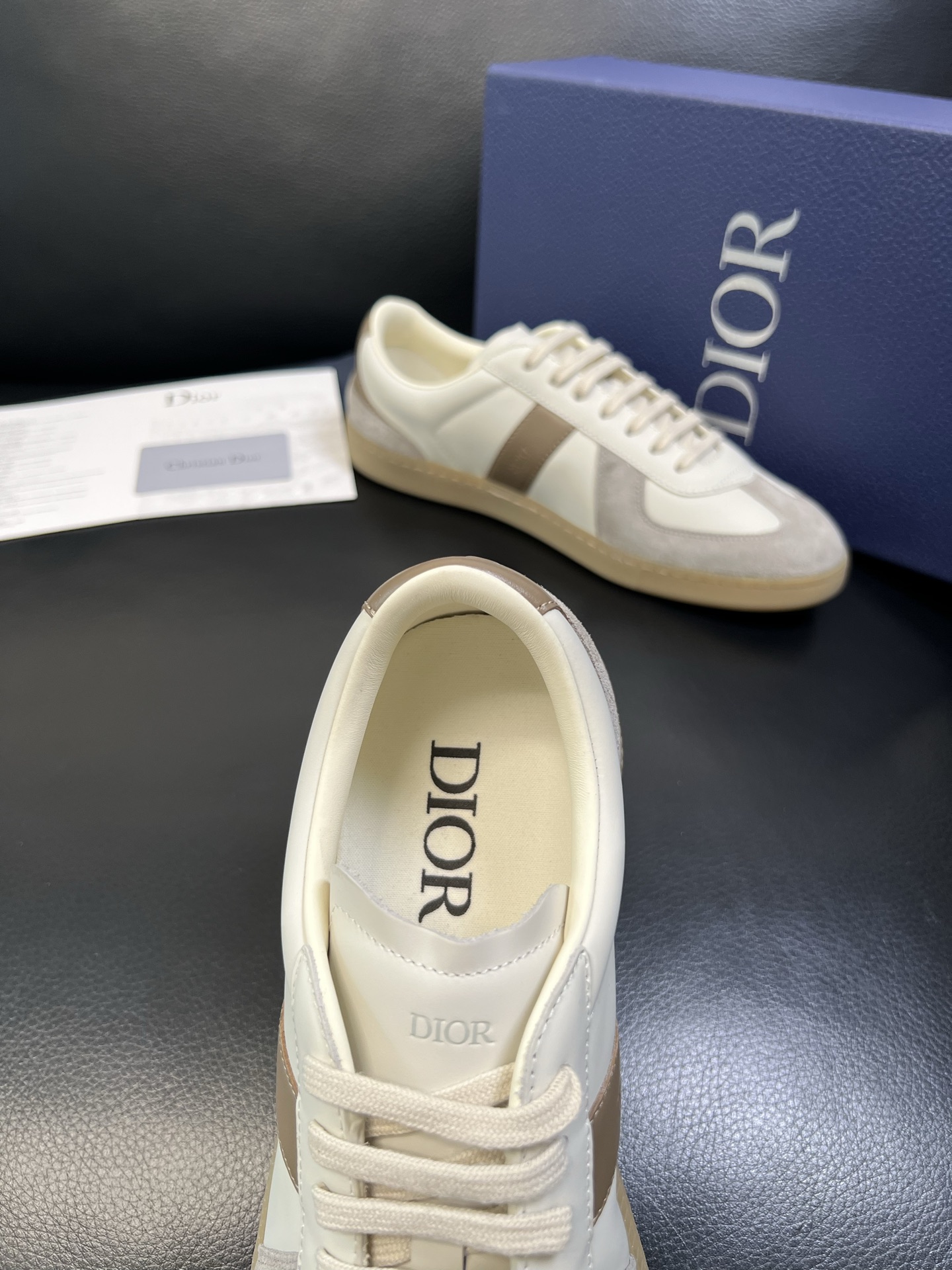 Dior 顶级工艺品 迪奥 专柜同步 原厂配置，意大利进口原版牛皮面料，透气舒适进口水染牛里垫，鞋底：原