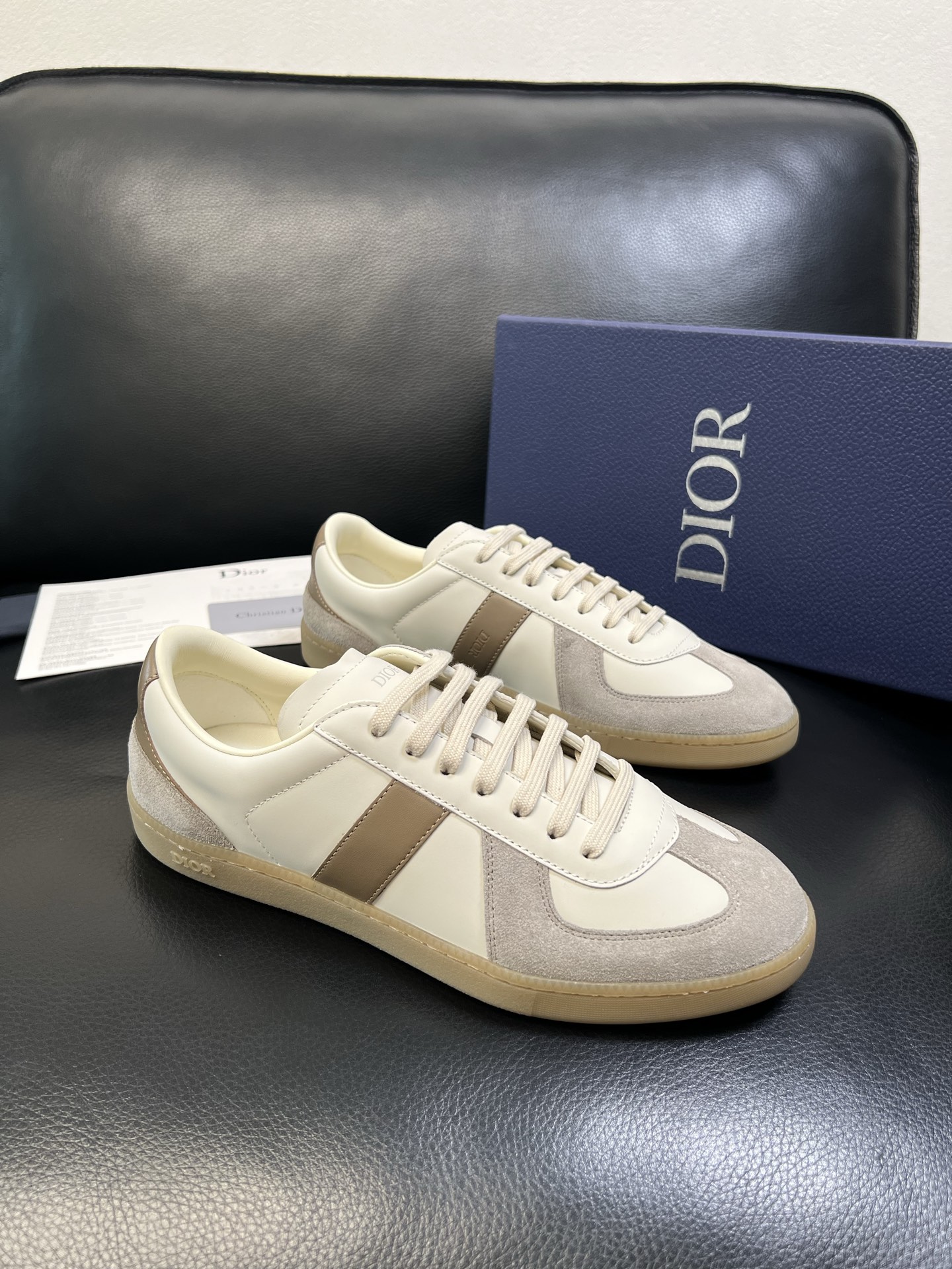 Dior 顶级工艺品 迪奥 专柜同步 原厂配置，意大利进口原版牛皮面料，透气舒适进口水染牛里垫，鞋底：原