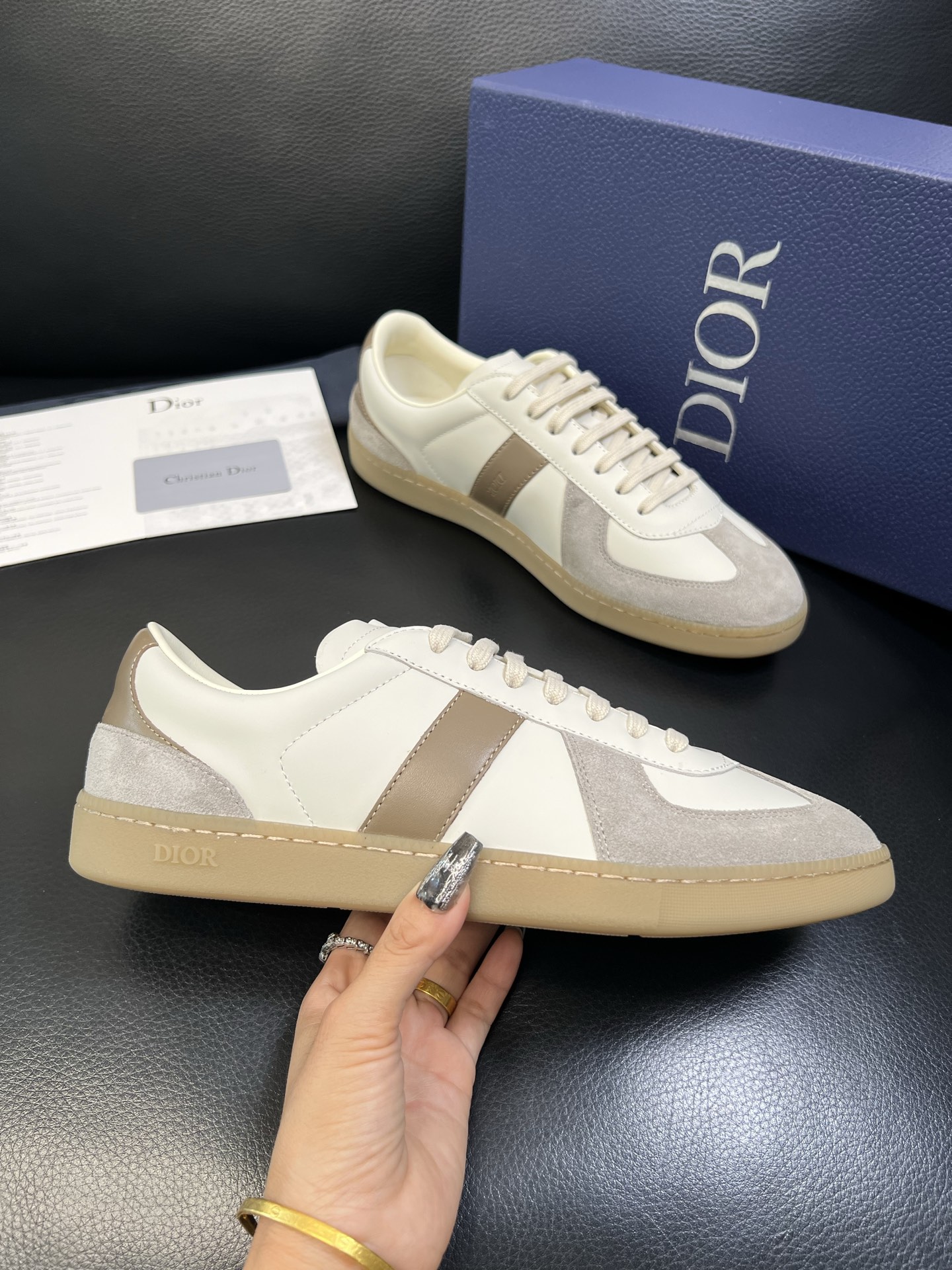 Dior 顶级工艺品 迪奥 专柜同步 原厂配置，意大利进口原版牛皮面料，透气舒适进口水染牛里垫，鞋底：原