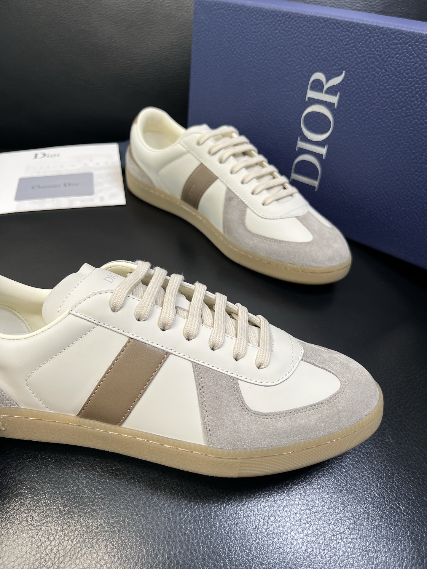 Dior 顶级工艺品 迪奥 专柜同步 原厂配置，意大利进口原版牛皮面料，透气舒适进口水染牛里垫，鞋底：原