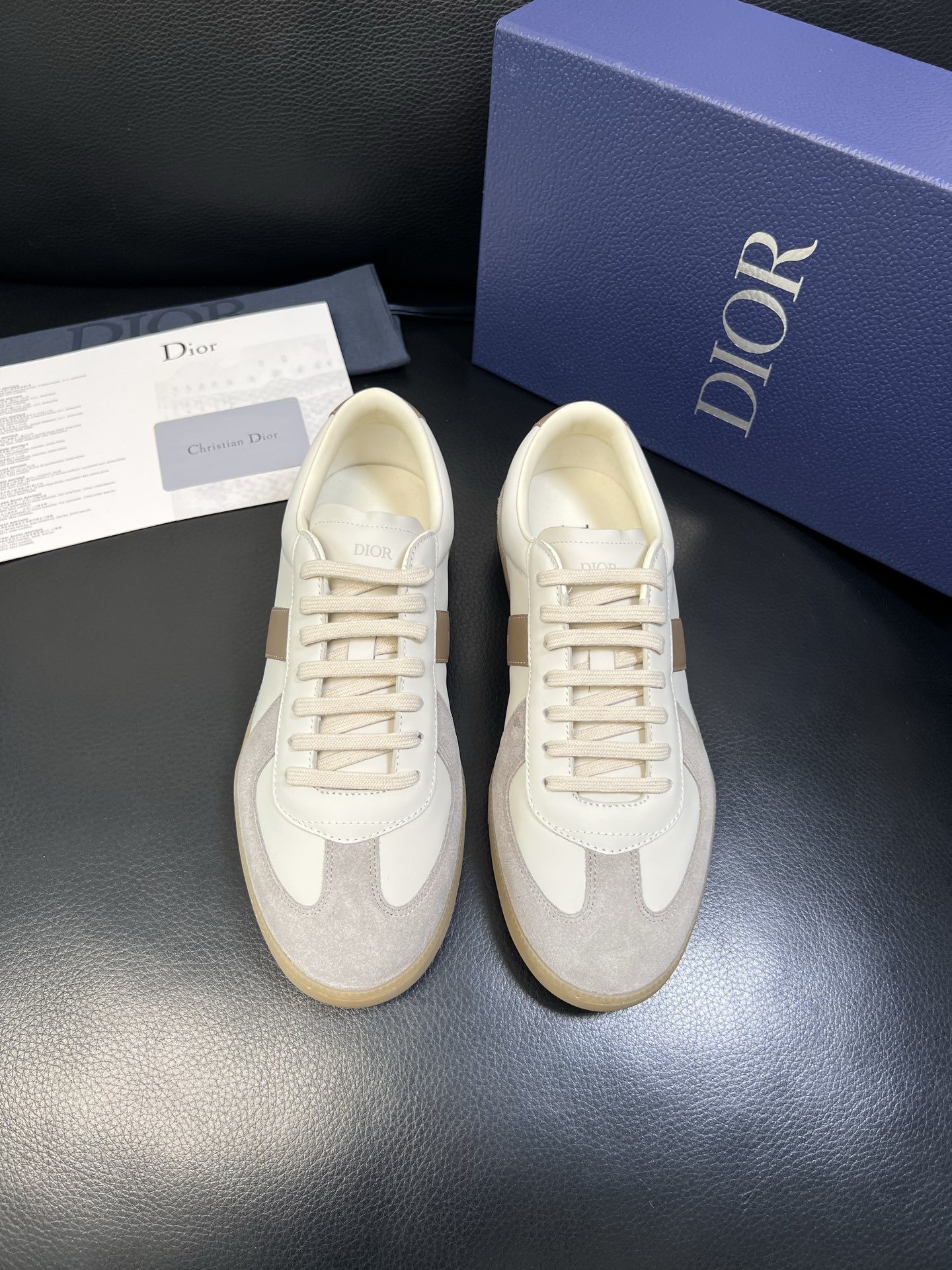 Dior 顶级工艺品 迪奥 专柜同步 原厂配置，意大利进口原版牛皮面料，透气舒适进口水染牛里垫，鞋底：原